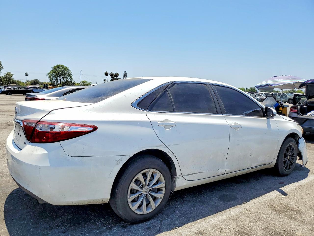 2015 Toyota Camry Le White vin: 4T4BF1FK0FR483109