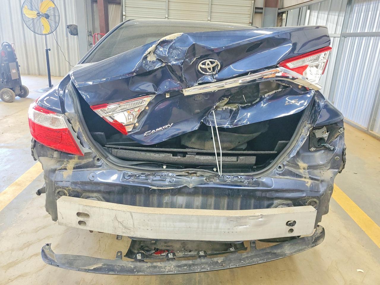 2015 Toyota Camry Le Blue vin: 4T4BF1FK0FR496507