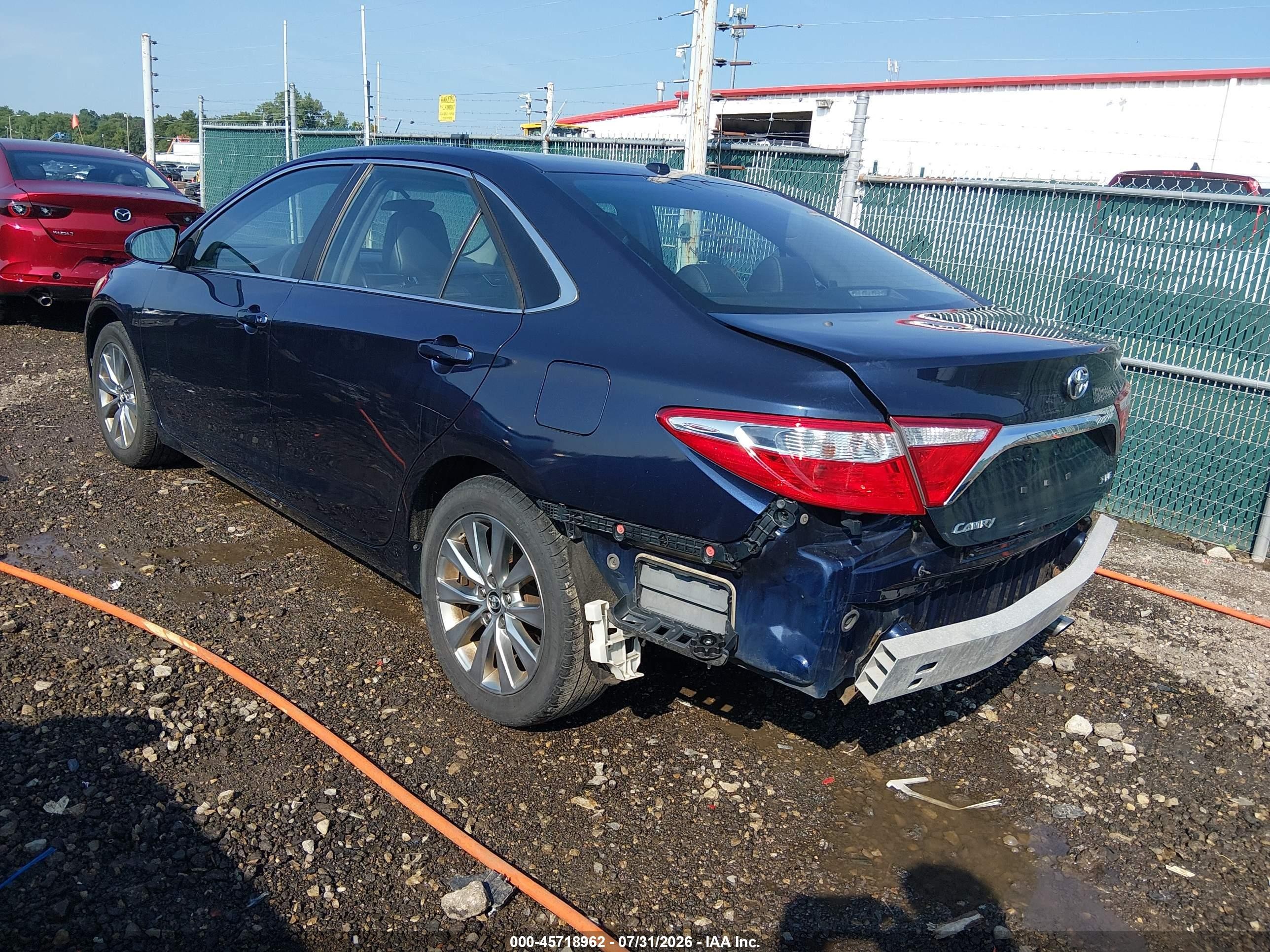 2015 Toyota Camry Xle Blue vin: 4T4BF1FK0FR497883