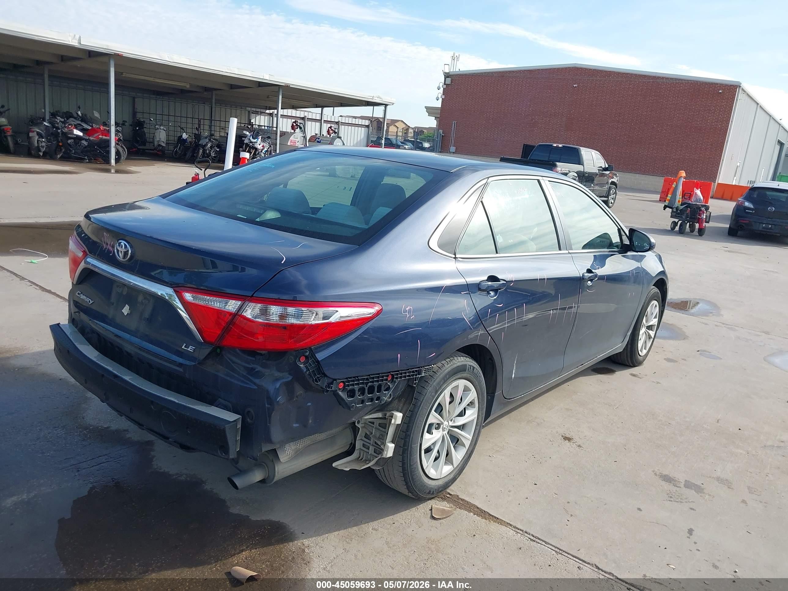 2016 Toyota Camry Le Blue vin: 4T4BF1FK0GR561504