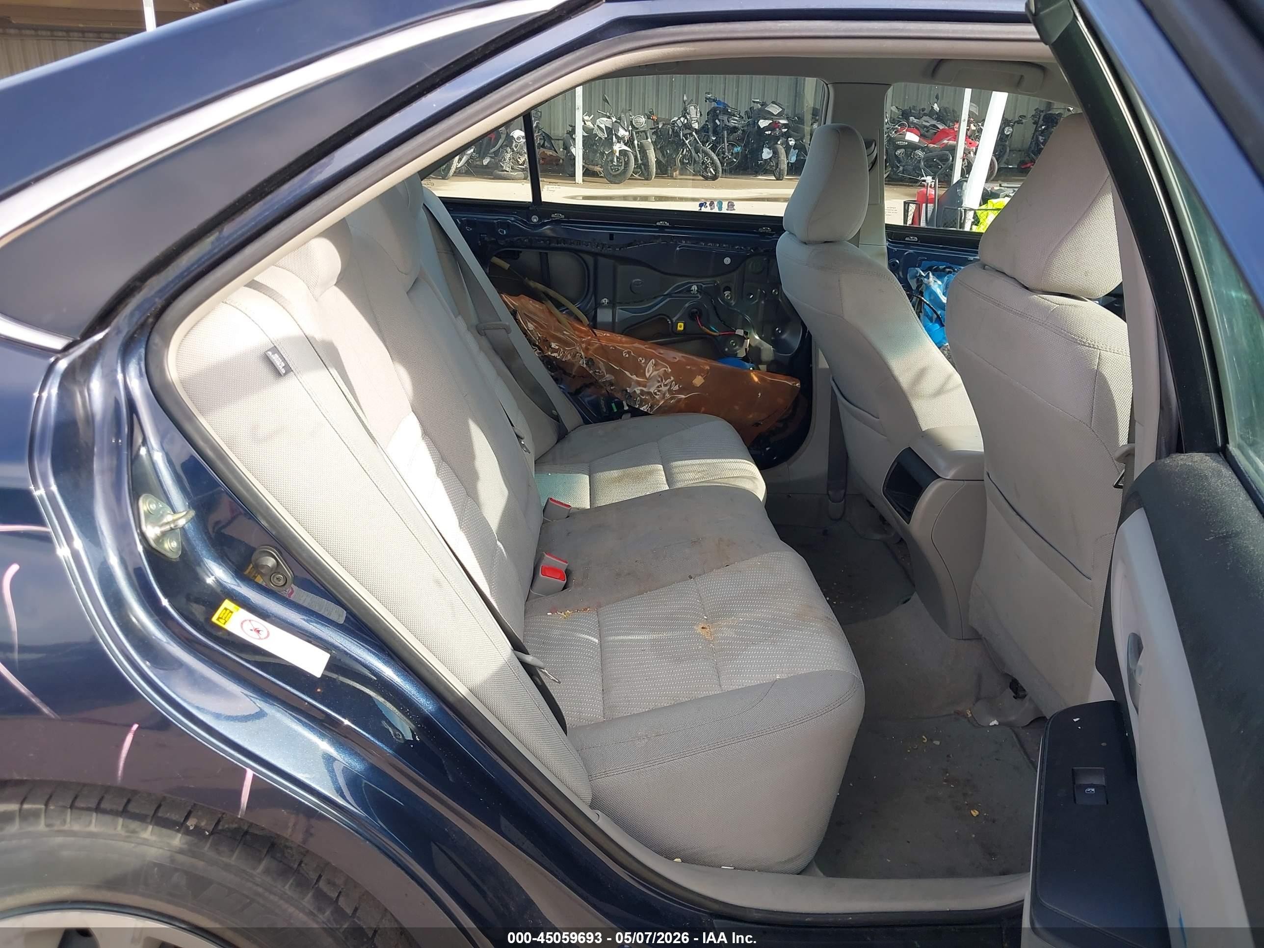 2016 Toyota Camry Le Blue vin: 4T4BF1FK0GR561504