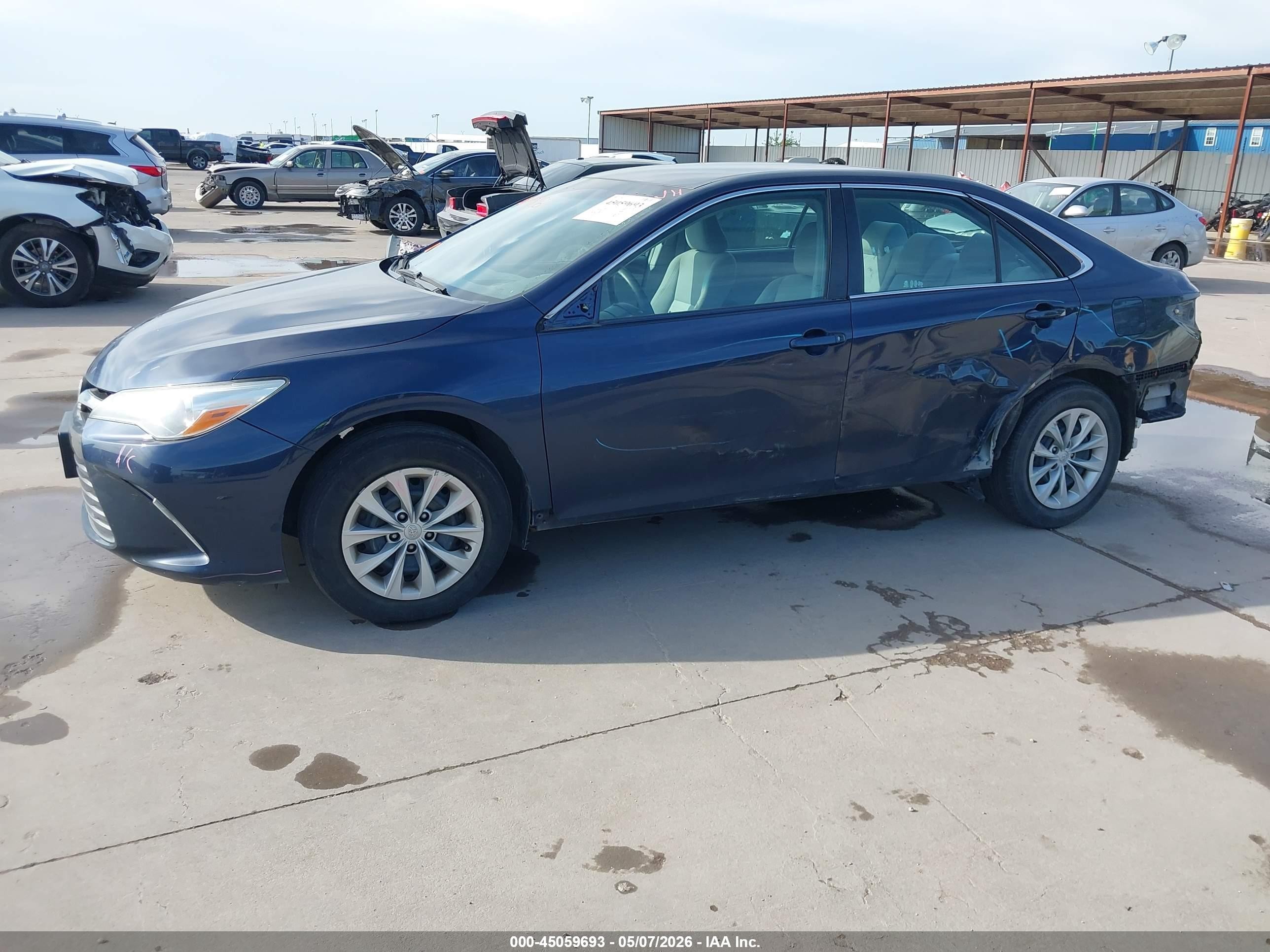 2016 Toyota Camry Le Blue vin: 4T4BF1FK0GR561504