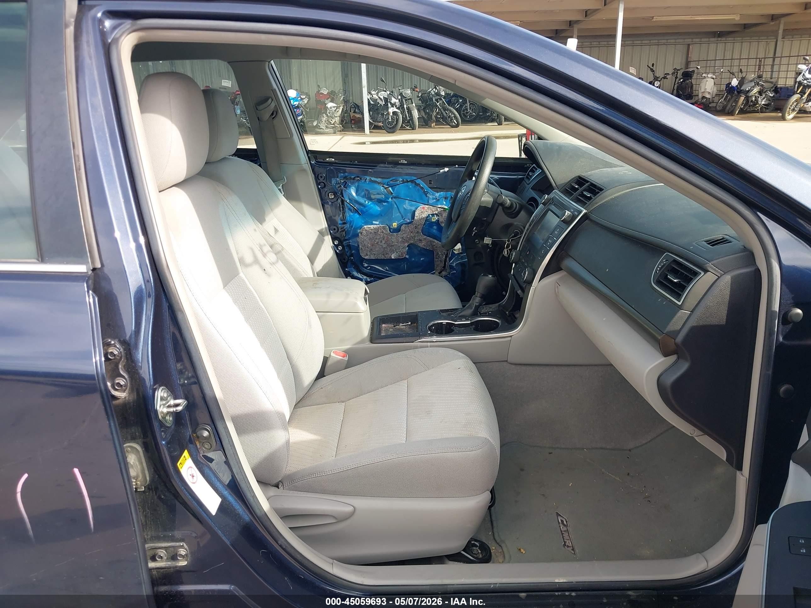 2016 Toyota Camry Le Blue vin: 4T4BF1FK0GR561504