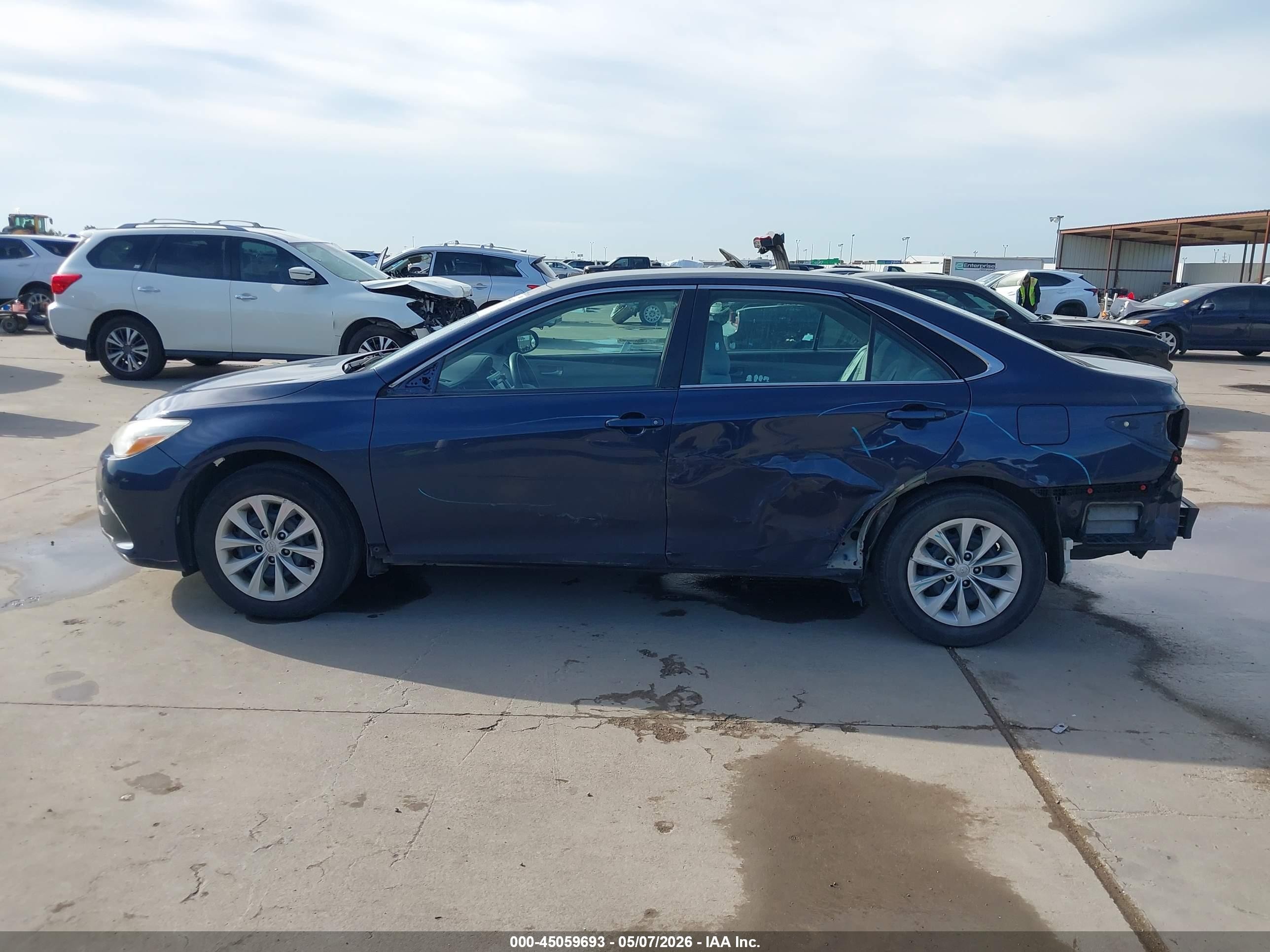 2016 Toyota Camry Le Blue vin: 4T4BF1FK0GR561504
