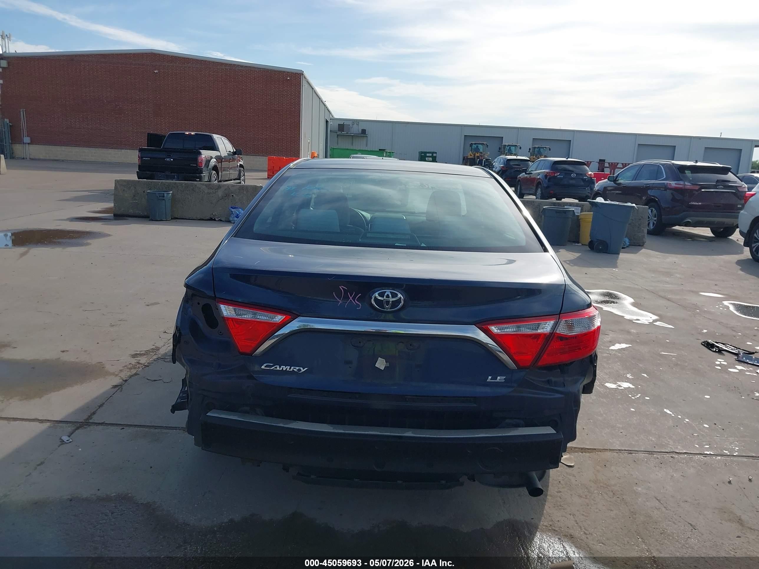 2016 Toyota Camry Le Blue vin: 4T4BF1FK0GR561504