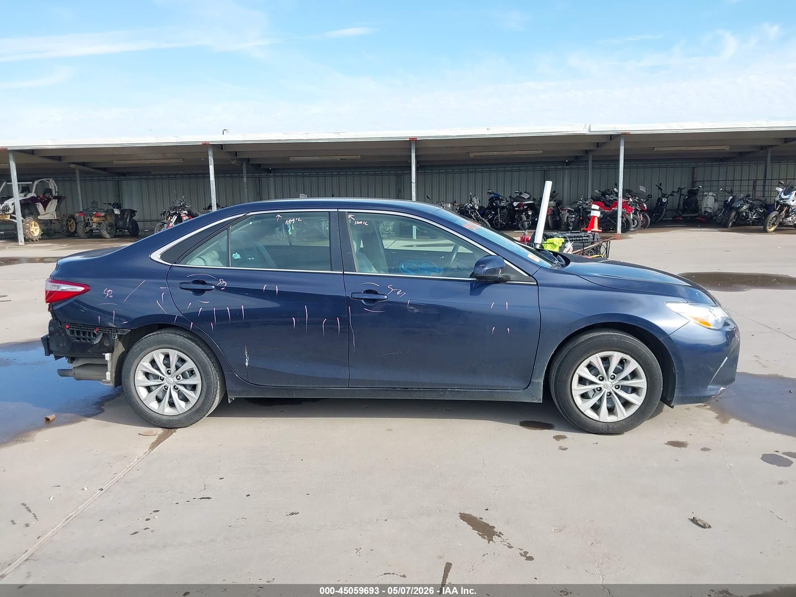 2016 Toyota Camry Le Blue vin: 4T4BF1FK0GR561504