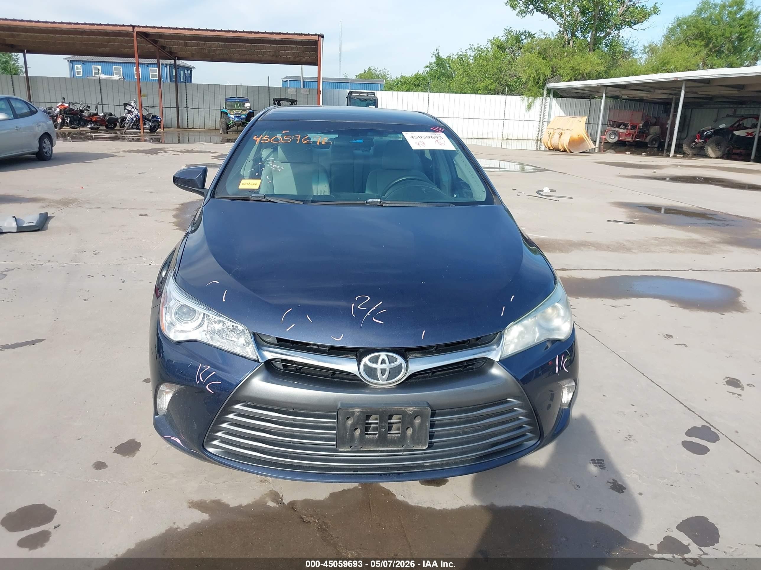 2016 Toyota Camry Le Blue vin: 4T4BF1FK0GR561504