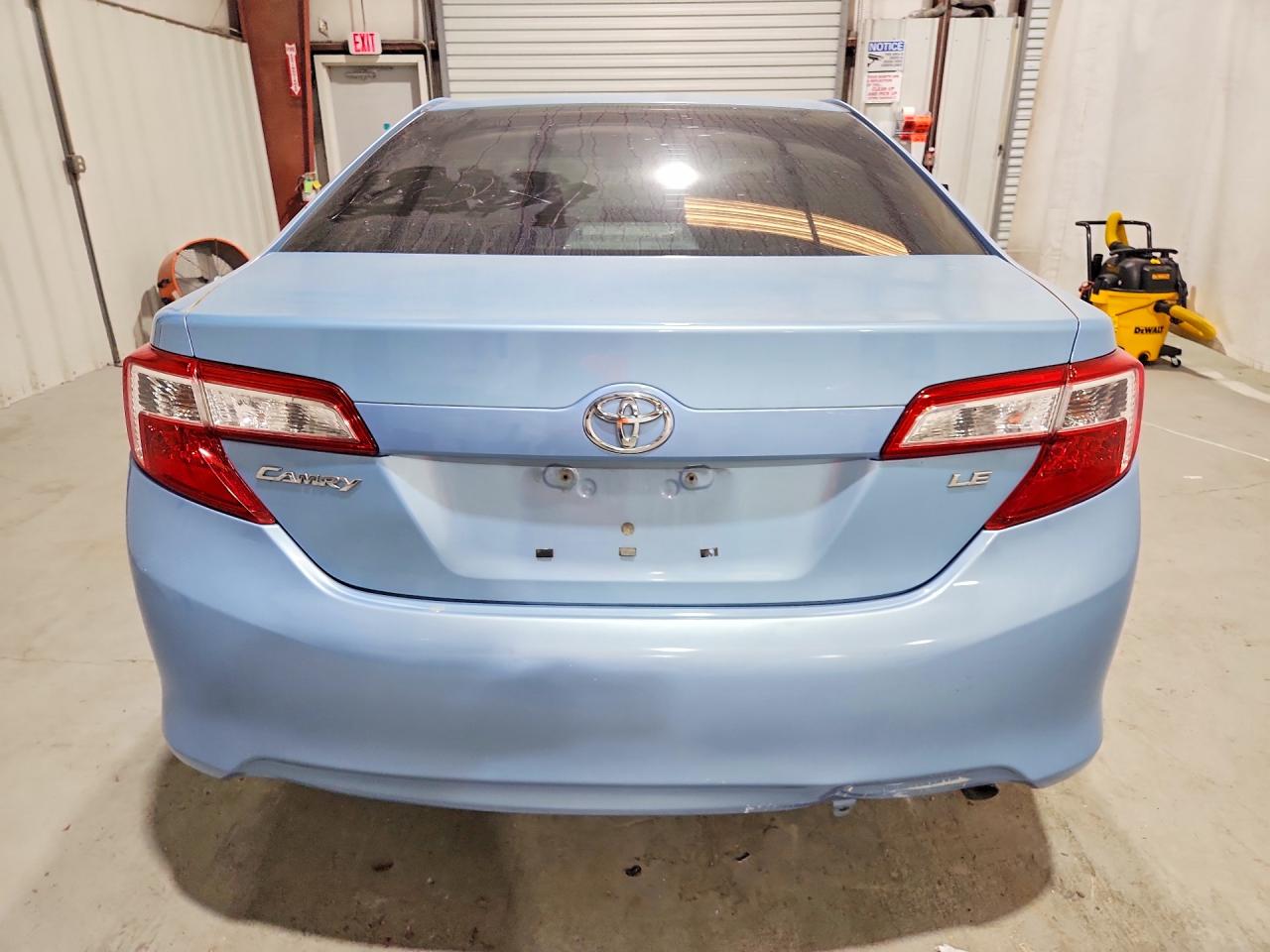 2013 Toyota Camry Le Blue vin: 4T4BF1FK1DR279819