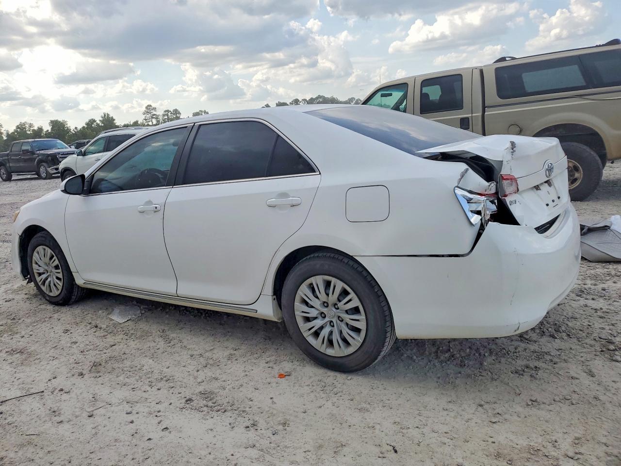 2013 Toyota Camry White vin: 4T4BF1FK1DR282493