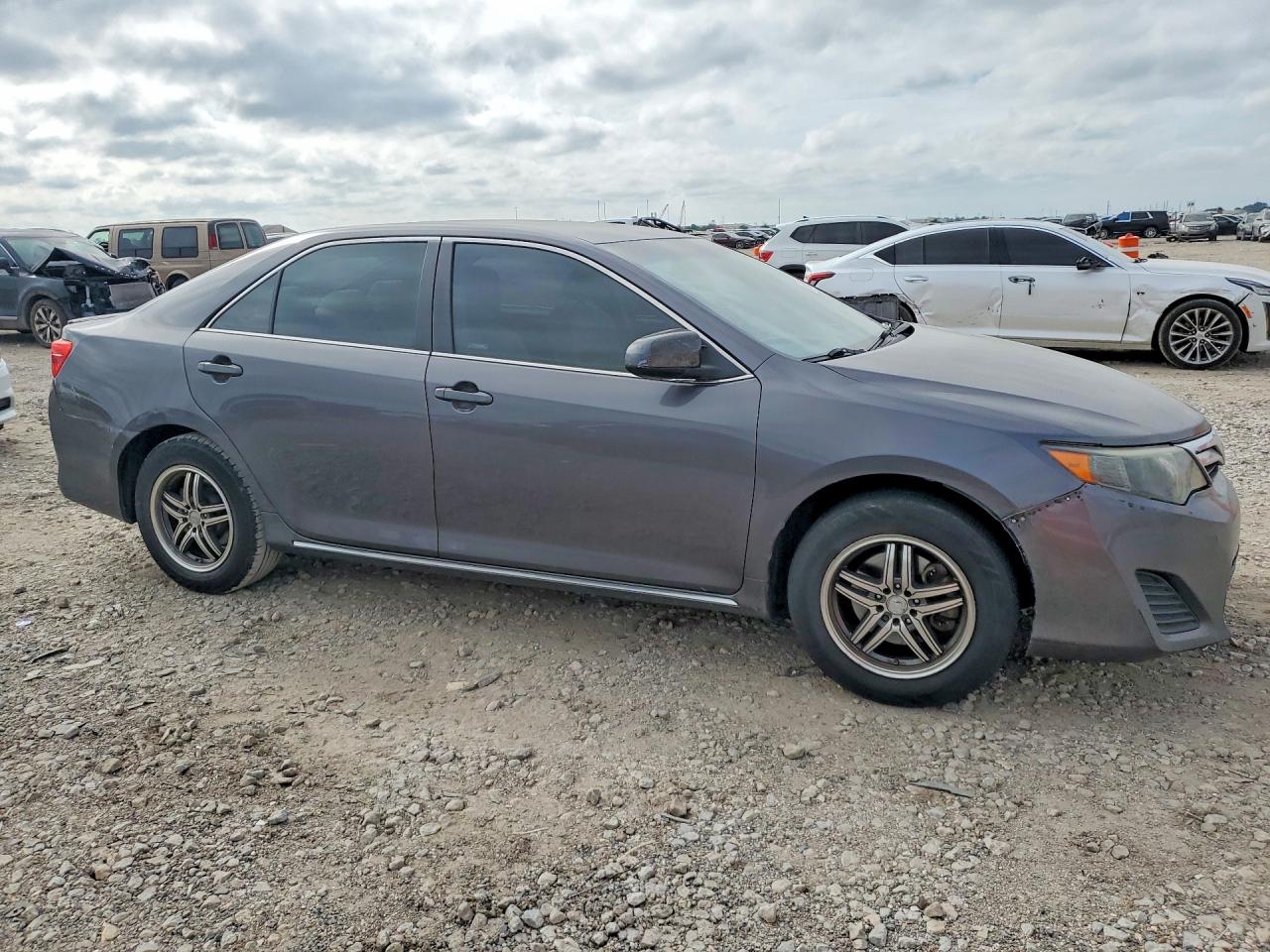 2013 Toyota Camry Le Gray vin: 4T4BF1FK1DR283398