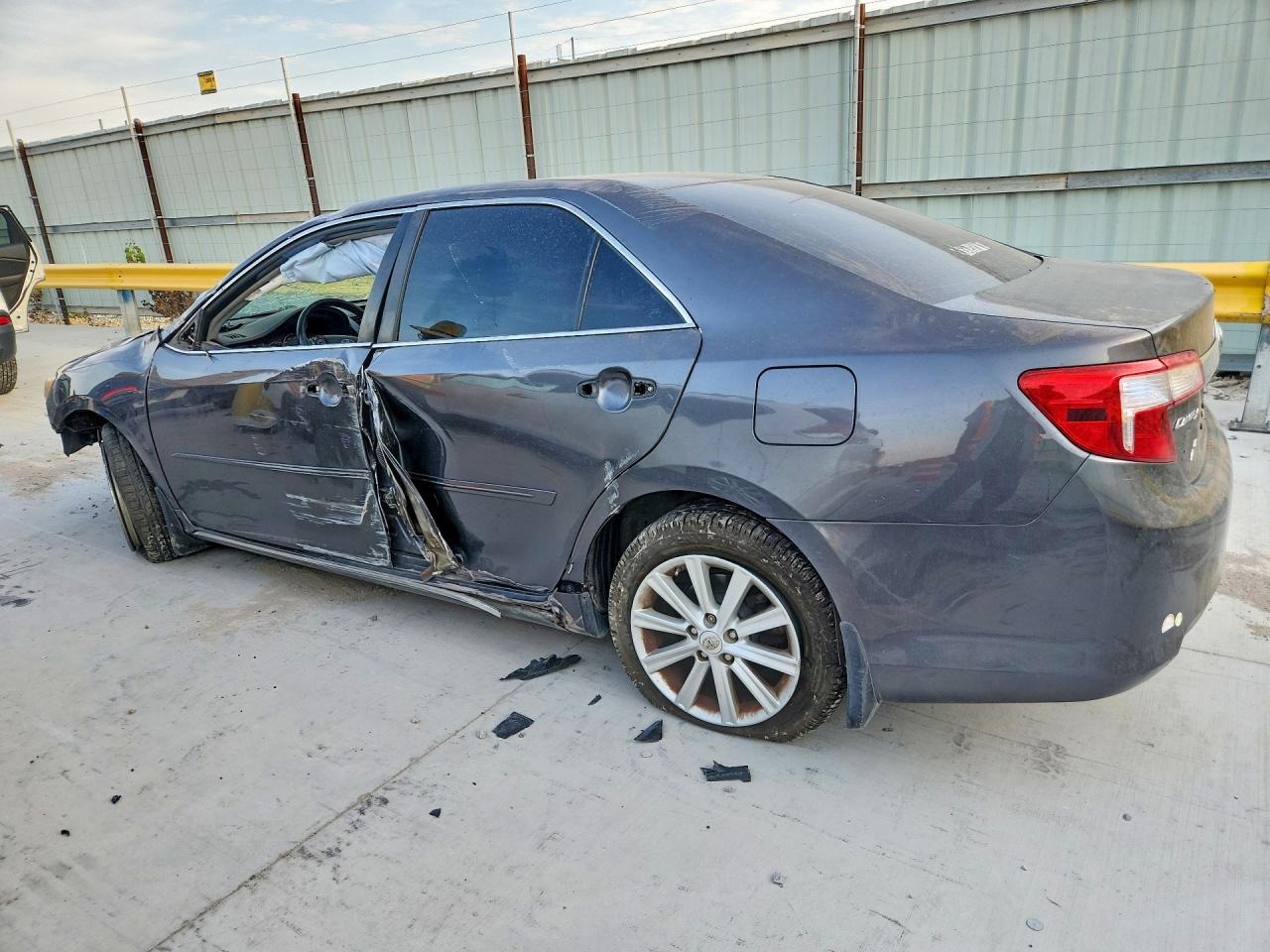 2013 Toyota Camry Xle Gray vin: 4T4BF1FK1DR287547