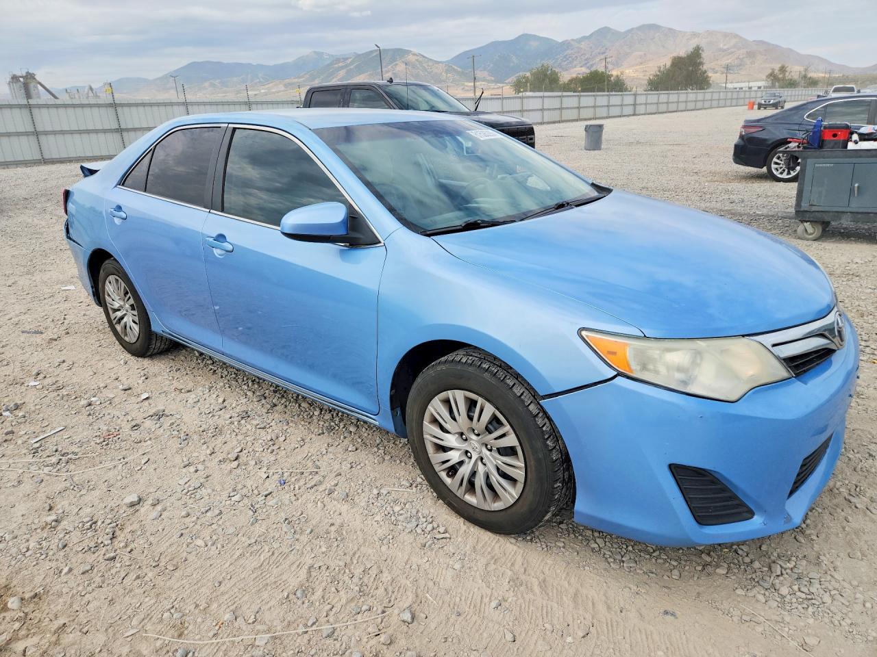 2013 Toyota Camry Le Blue vin: 4T4BF1FK1DR300832