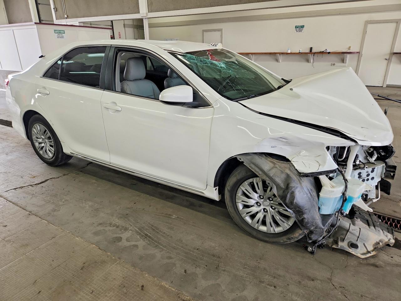 2013 Toyota Camry Le White vin: 4T4BF1FK1DR302385