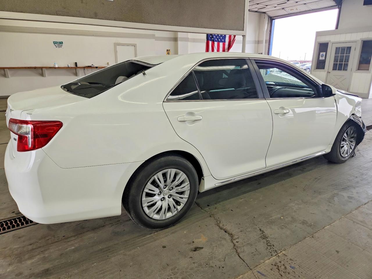2013 Toyota Camry Le White vin: 4T4BF1FK1DR302385