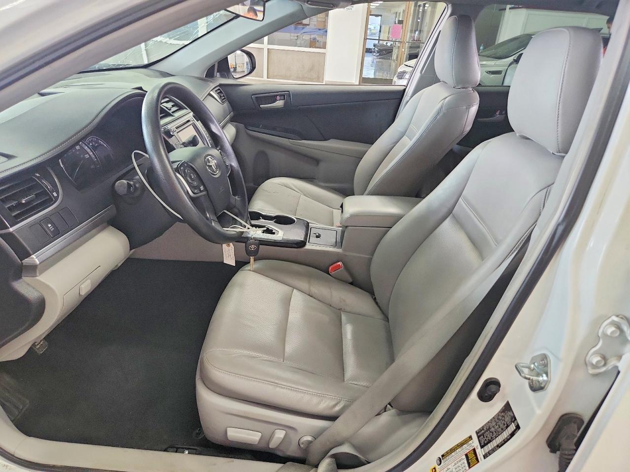 2013 Toyota Camry Le White vin: 4T4BF1FK1DR302385