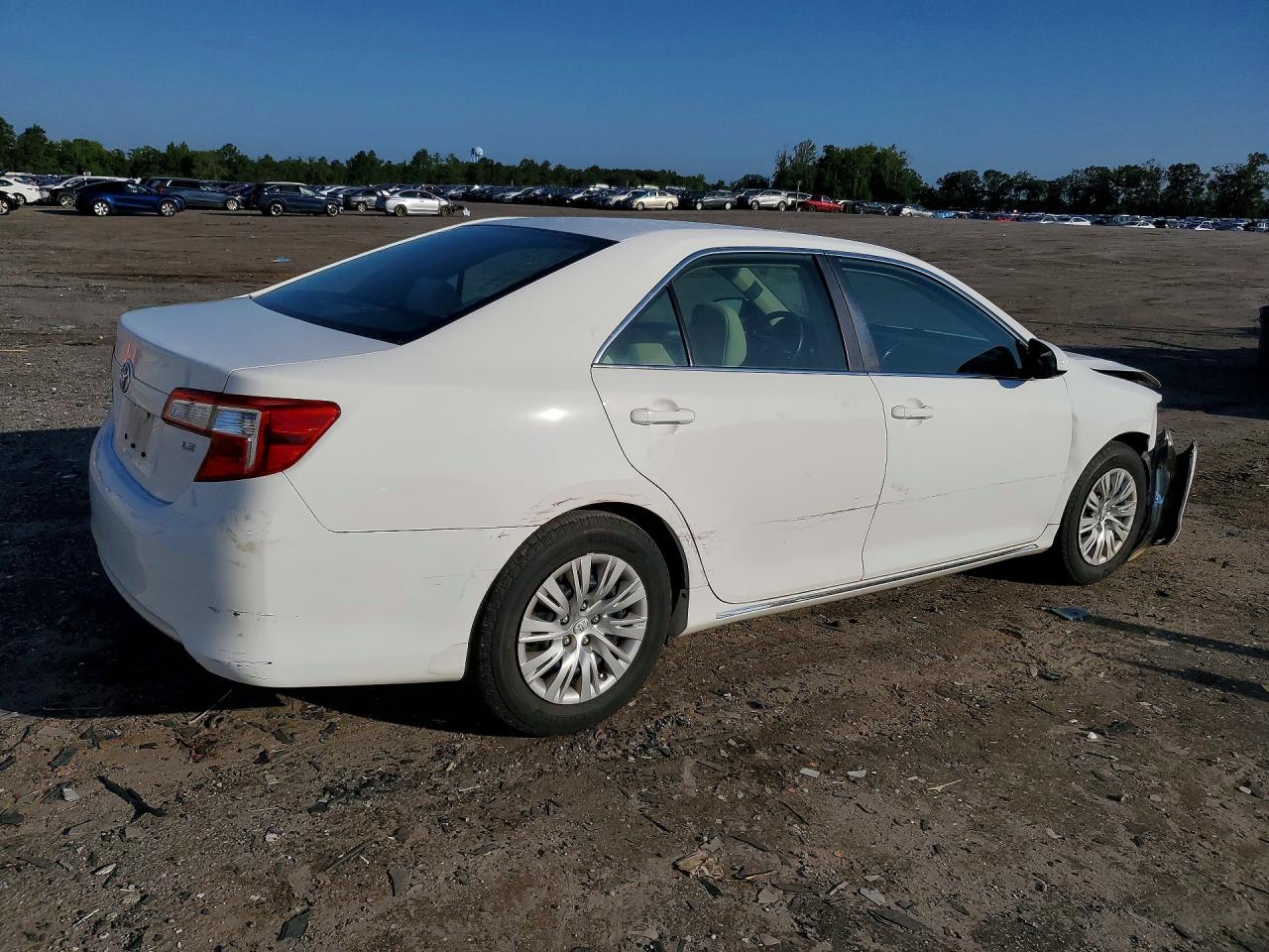 2013 Toyota Camry Le White vin: 4T4BF1FK1DR310485