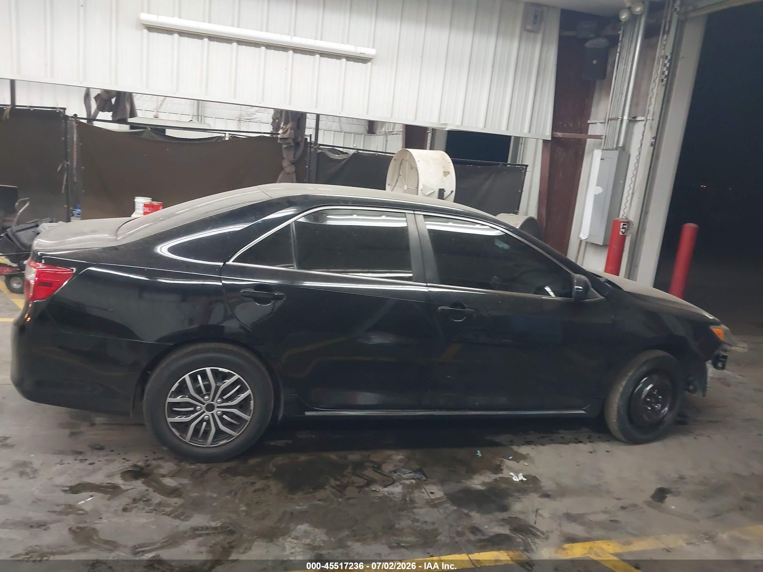 2014 Toyota Camry Le Gray vin: 4T4BF1FK1ER338885