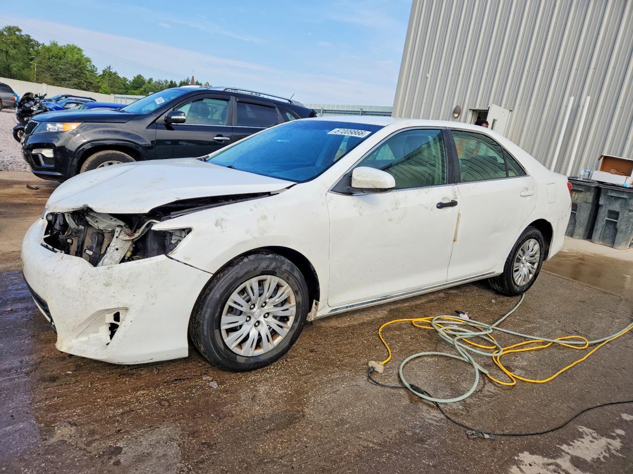 2014 Toyota Camry Le White vin: 4T4BF1FK1ER341415