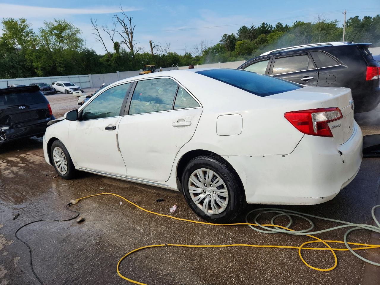 2014 Toyota Camry Le White vin: 4T4BF1FK1ER341415