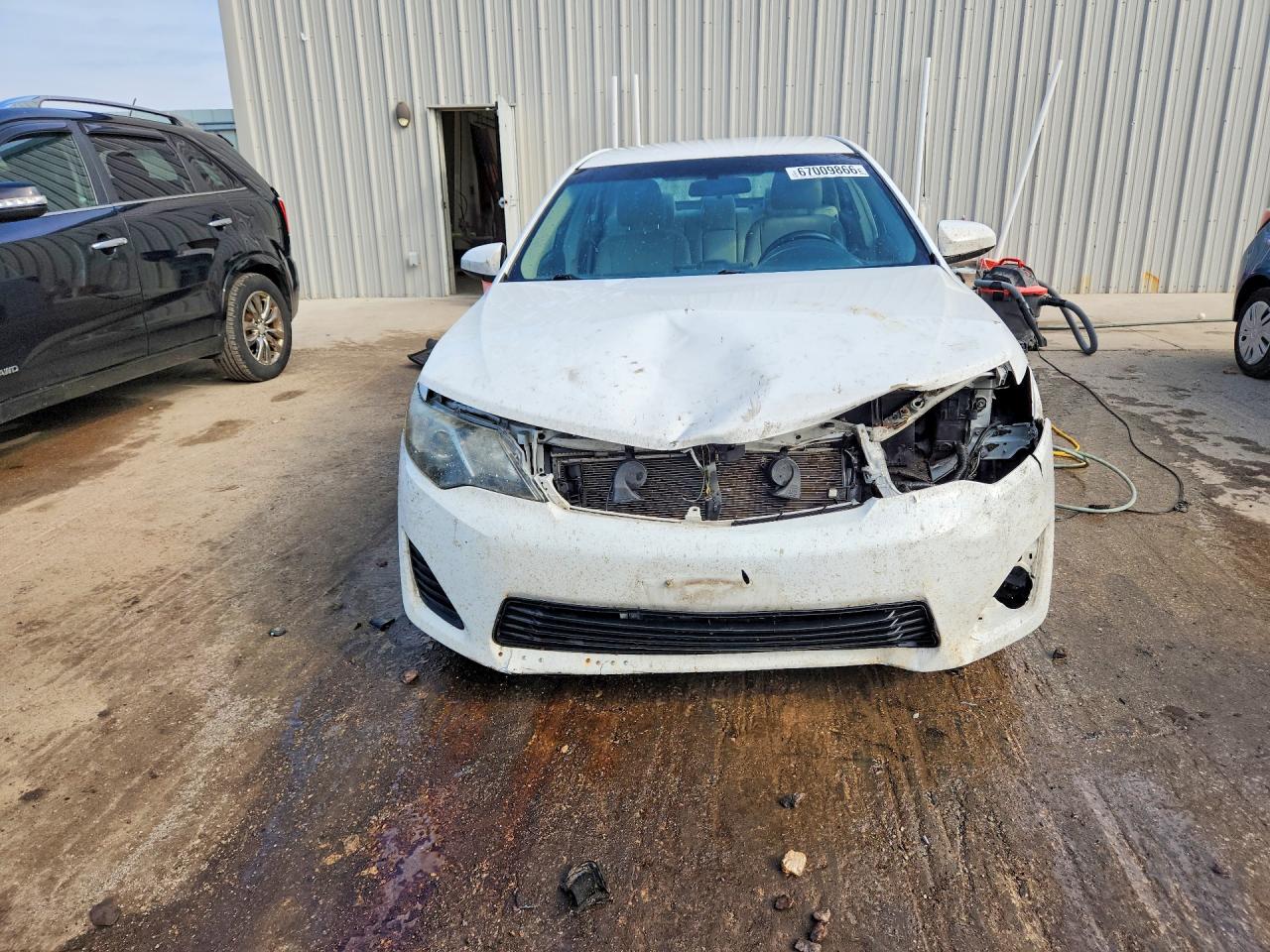 2014 Toyota Camry Le White vin: 4T4BF1FK1ER341415