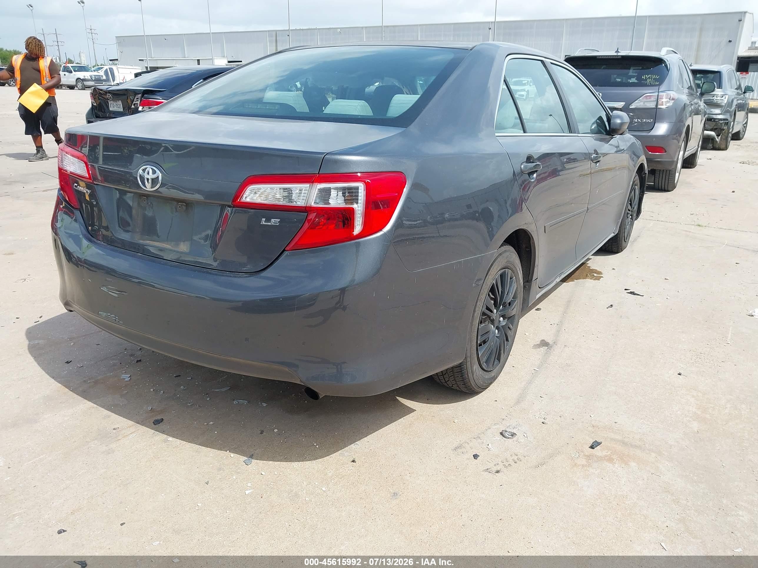 2014 Toyota Camry Le Серый vin: 4T4BF1FK1ER346937