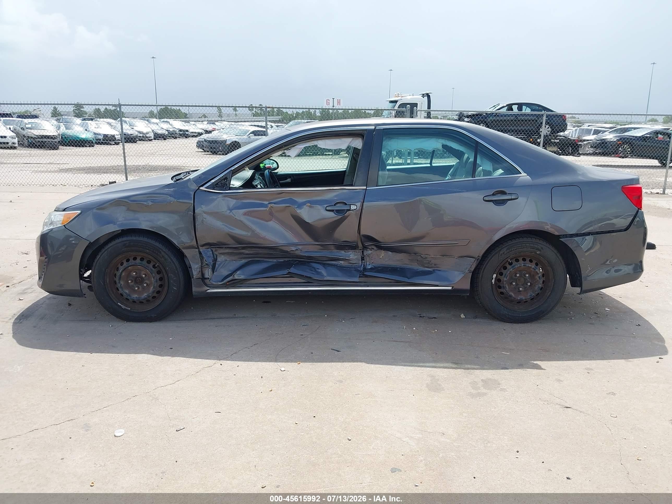 2014 Toyota Camry Le Серый vin: 4T4BF1FK1ER346937