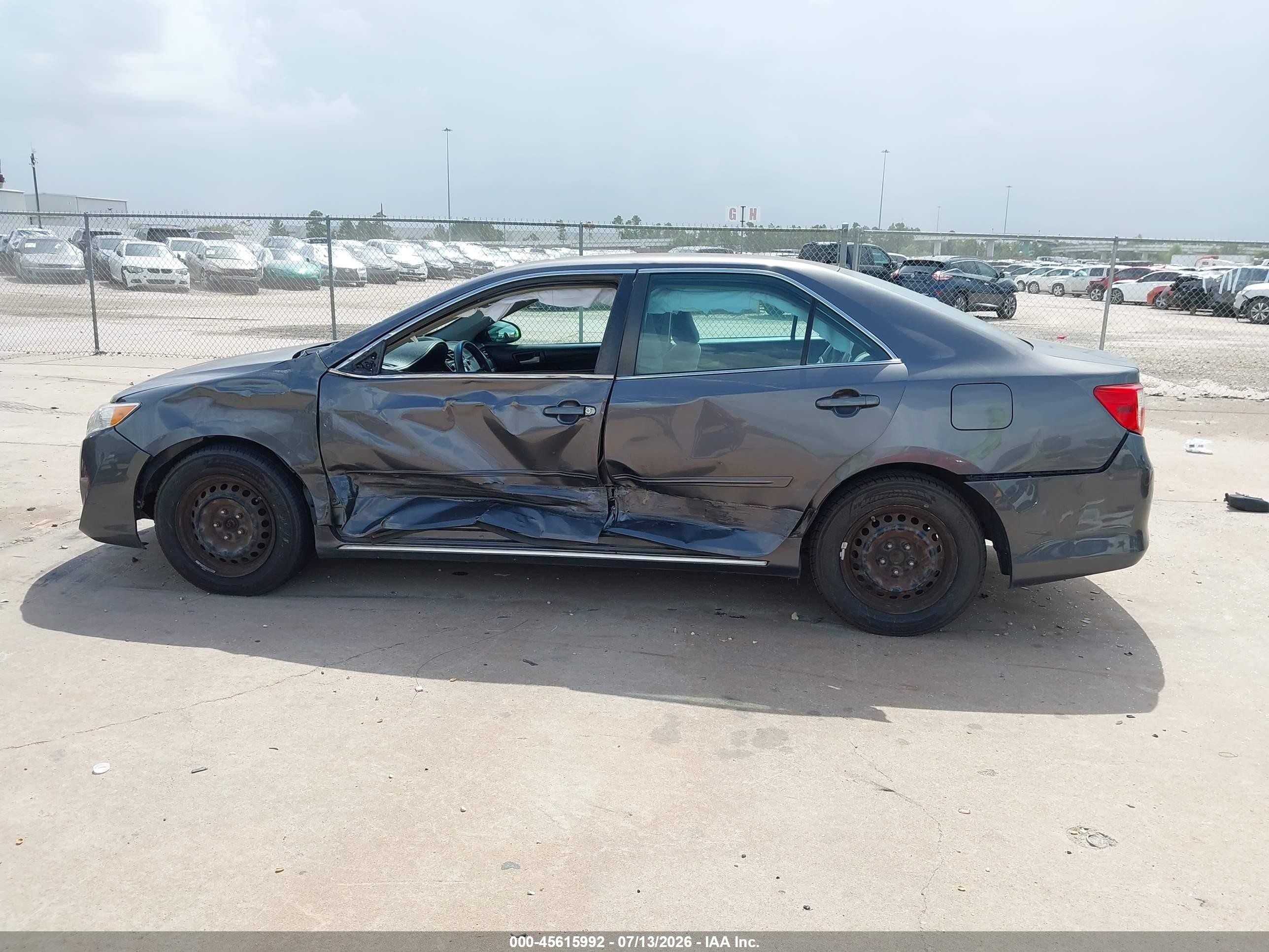 2014 Toyota Camry Le Серый vin: 4T4BF1FK1ER346937