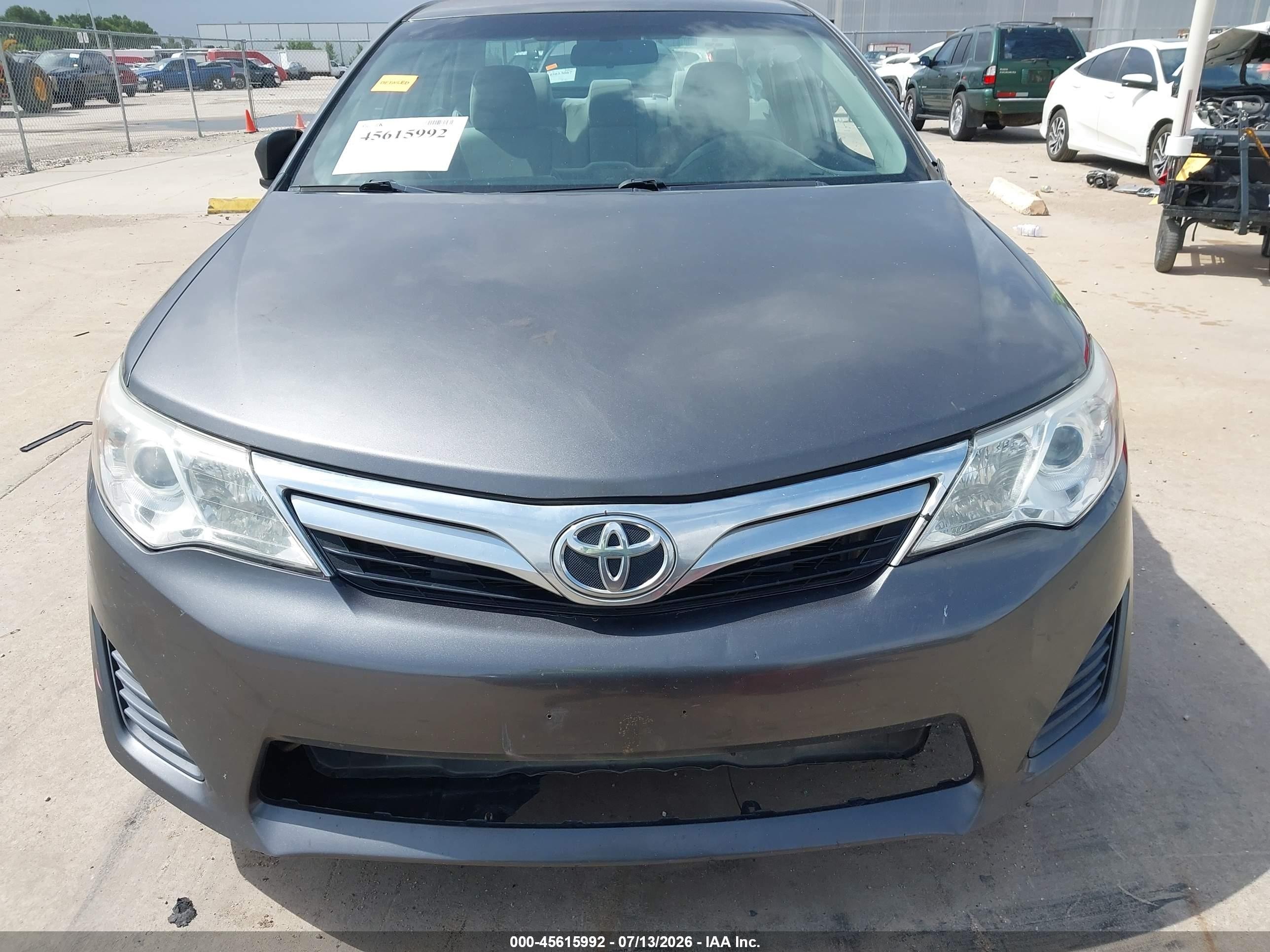 2014 Toyota Camry Le Серый vin: 4T4BF1FK1ER346937