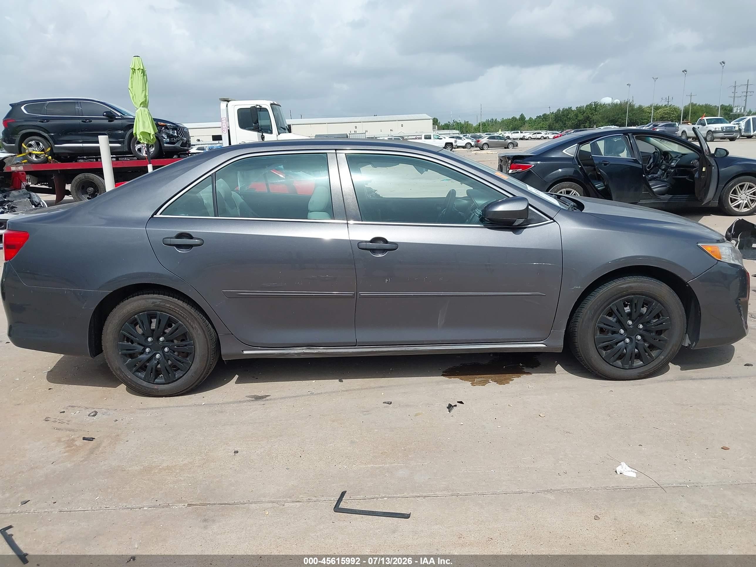 2014 Toyota Camry Le Серый vin: 4T4BF1FK1ER346937