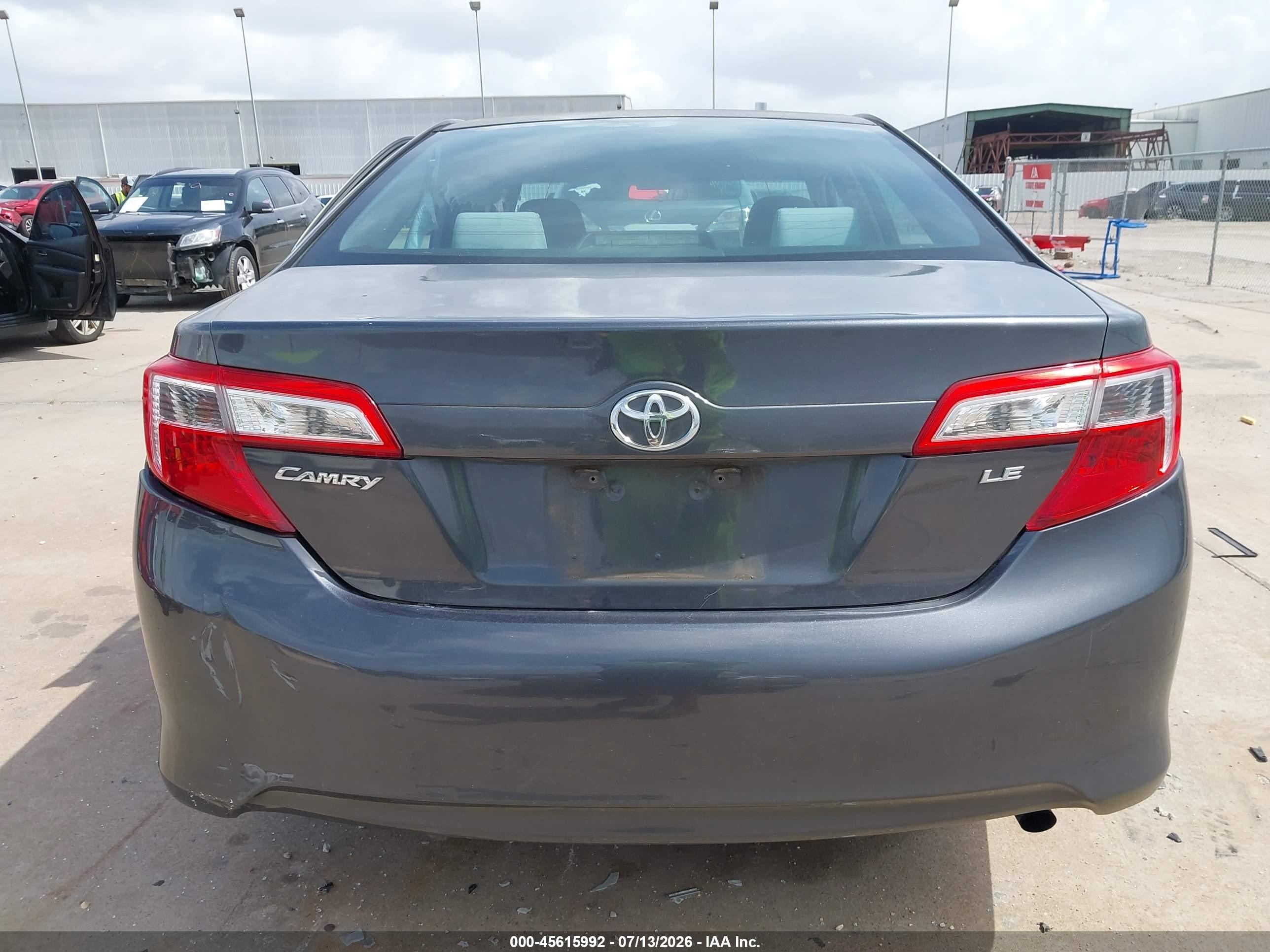 2014 Toyota Camry Le Серый vin: 4T4BF1FK1ER346937