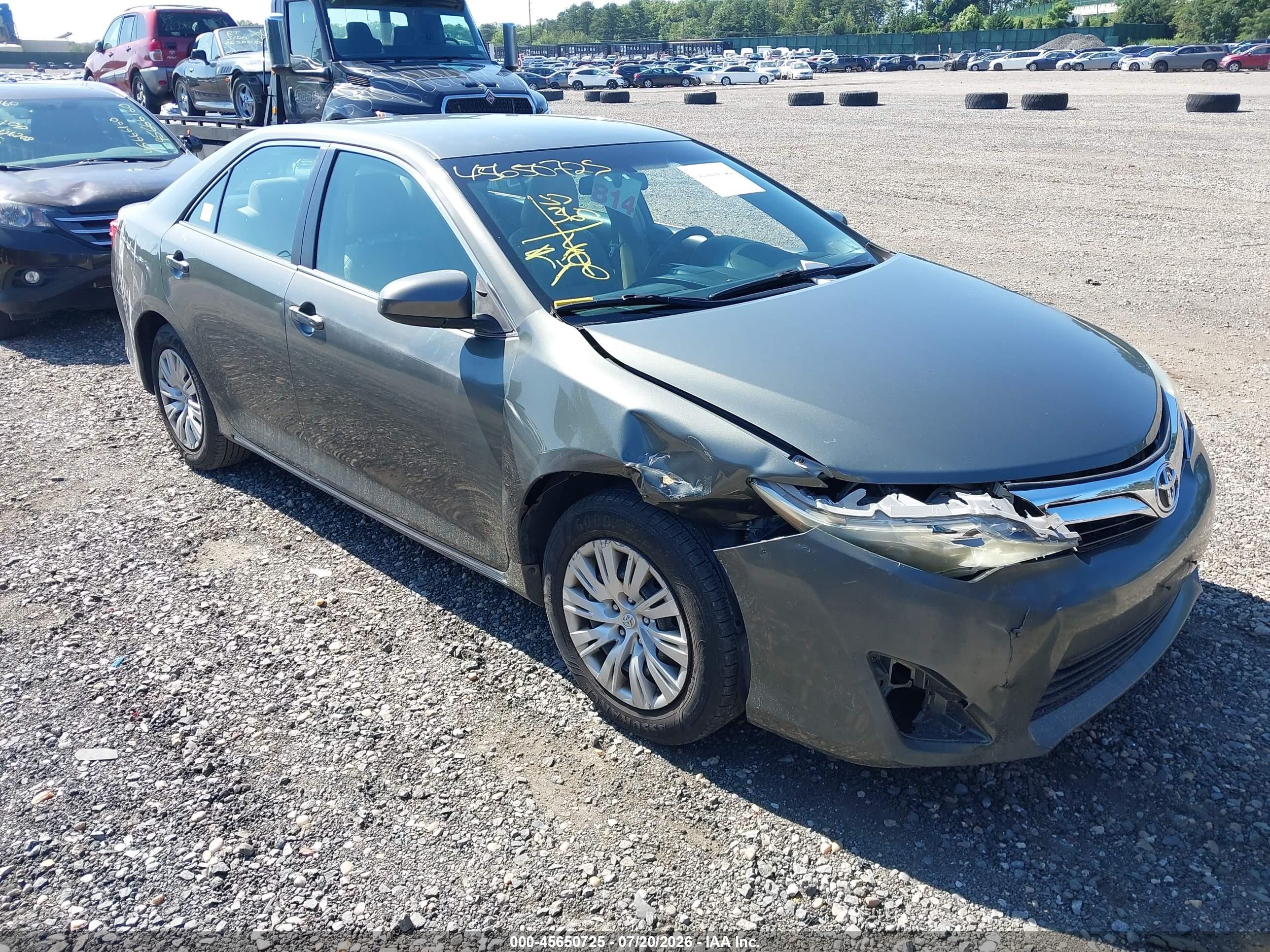 2014 Toyota Camry Le Green vin: 4T4BF1FK1ER353399