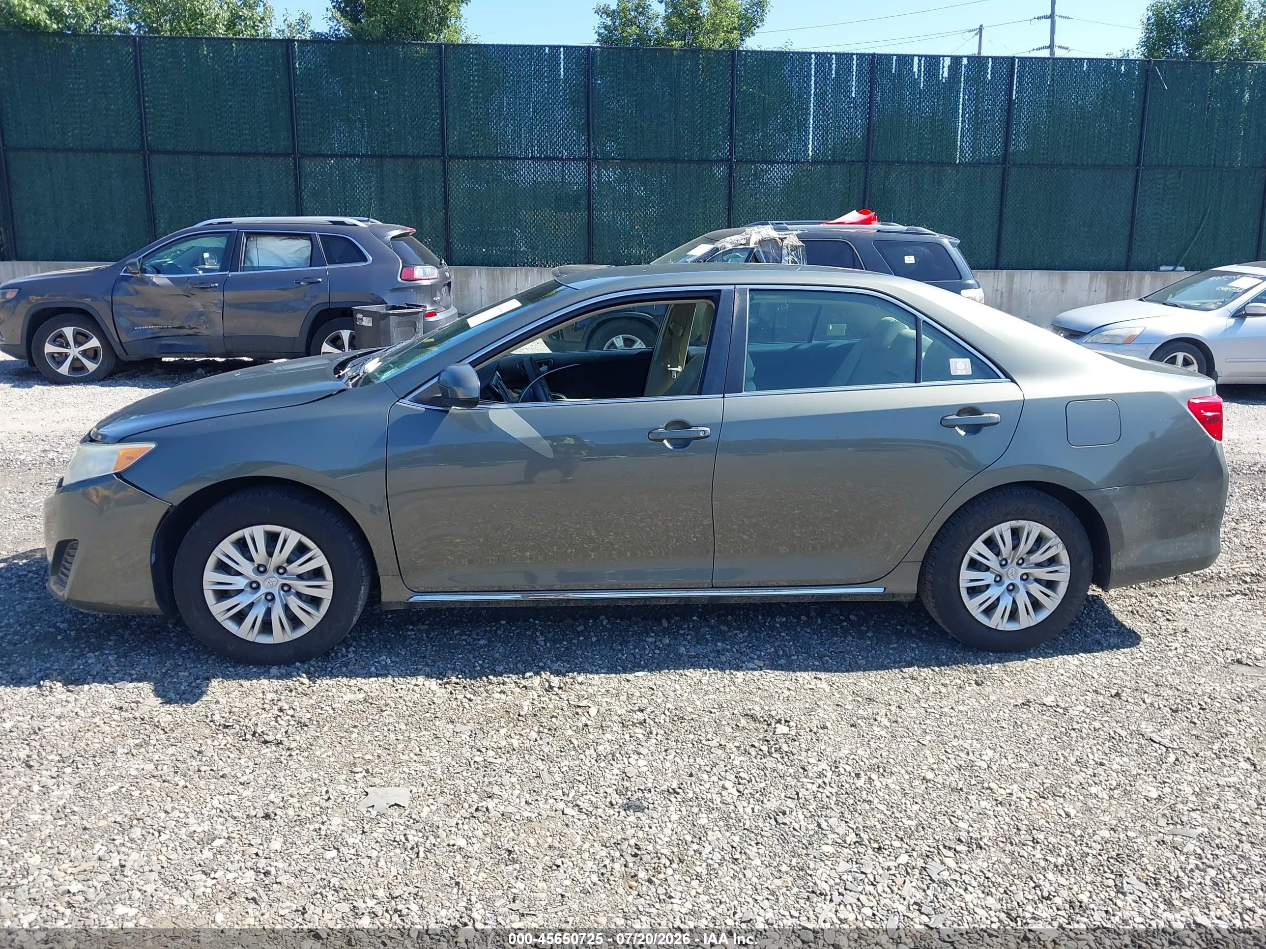 2014 Toyota Camry Le Зеленый vin: 4T4BF1FK1ER353399