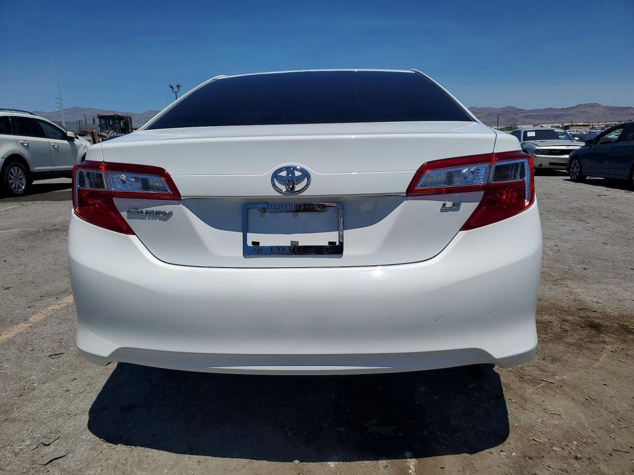2014 Toyota Camry Le White vin: 4T4BF1FK1ER359753