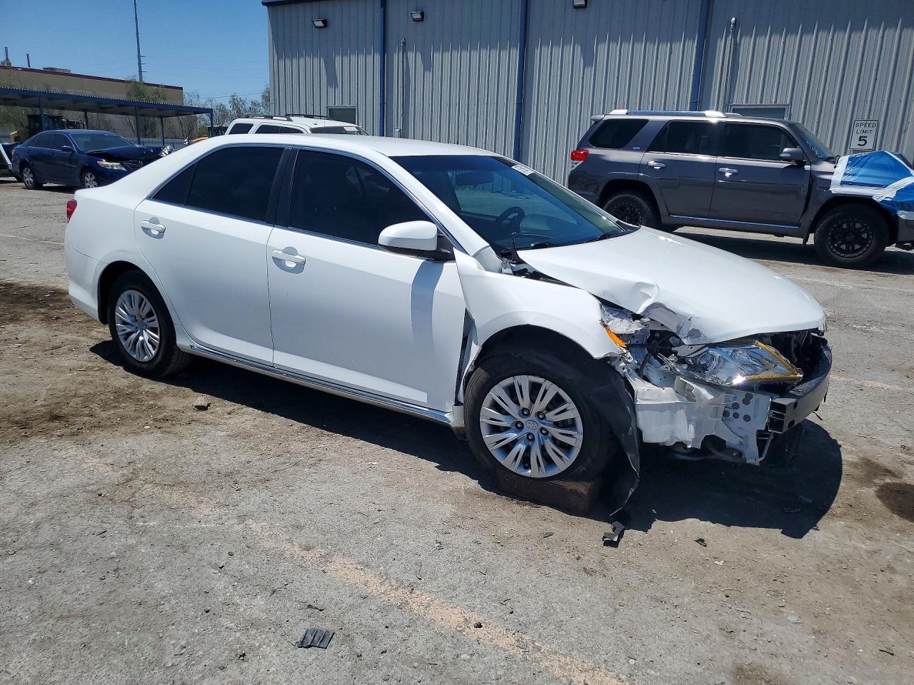 2014 Toyota Camry Le White vin: 4T4BF1FK1ER359753