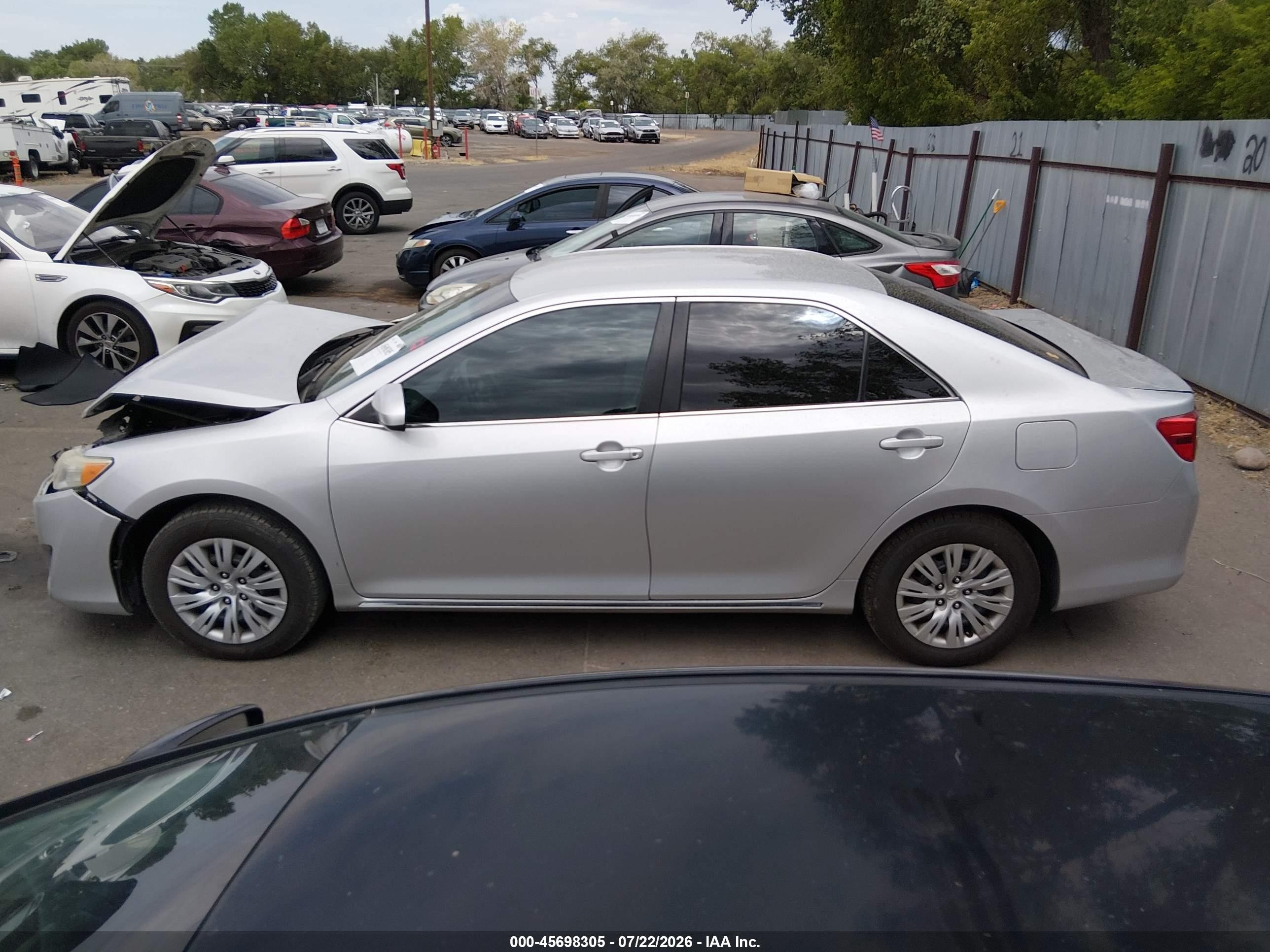 2014 Toyota Camry Le Серебряный vin: 4T4BF1FK1ER362314