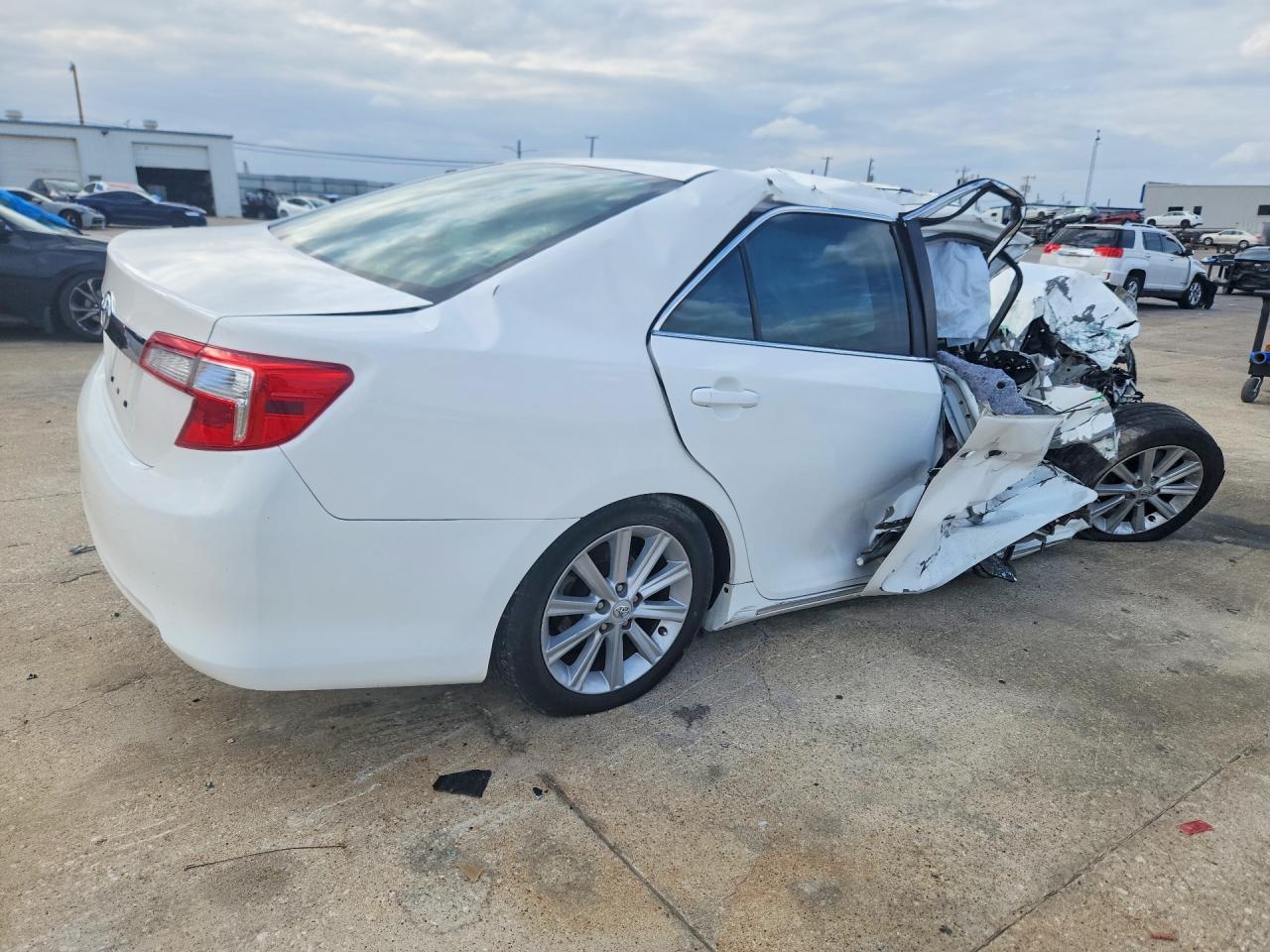 2014 Toyota Camry Xle White vin: 4T4BF1FK1ER364371