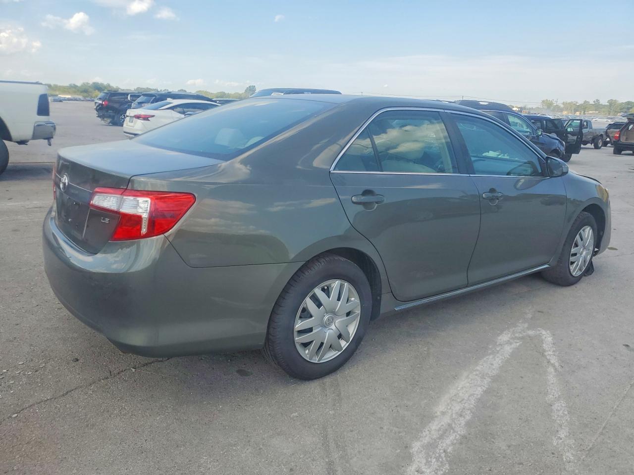 2014 Toyota Camry Le Green vin: 4T4BF1FK1ER372339