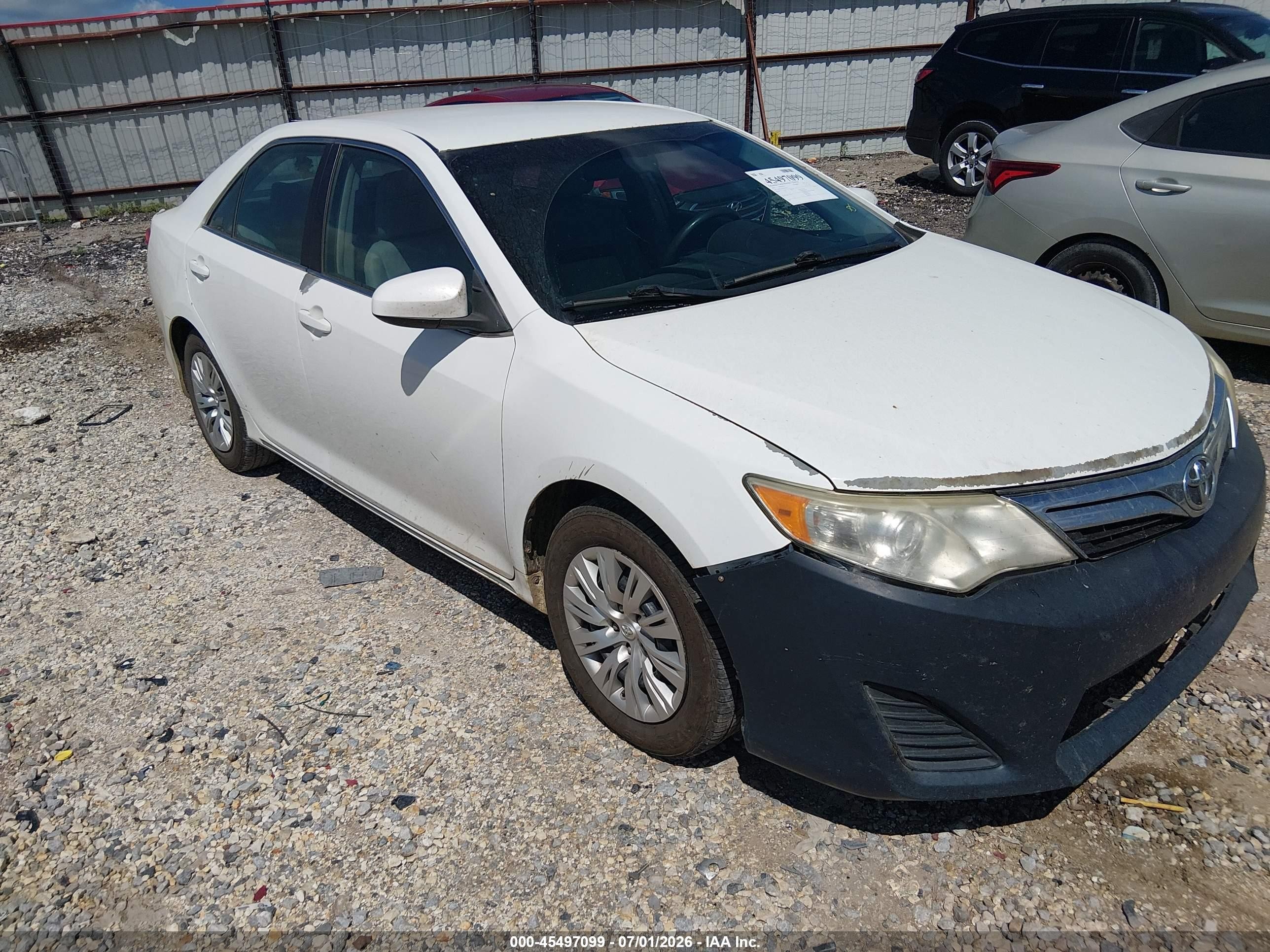 2014 Toyota Camry Le Белый vin: 4T4BF1FK1ER374382