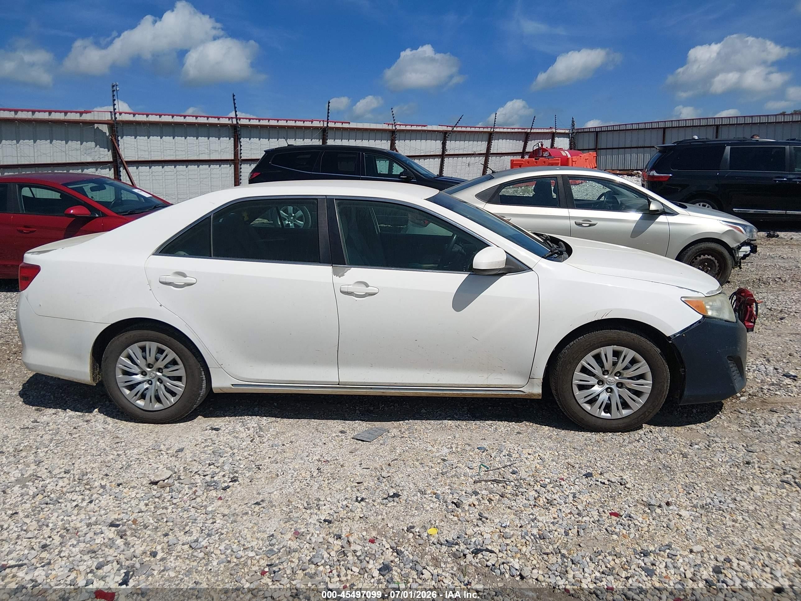 2014 Toyota Camry Le Белый vin: 4T4BF1FK1ER374382