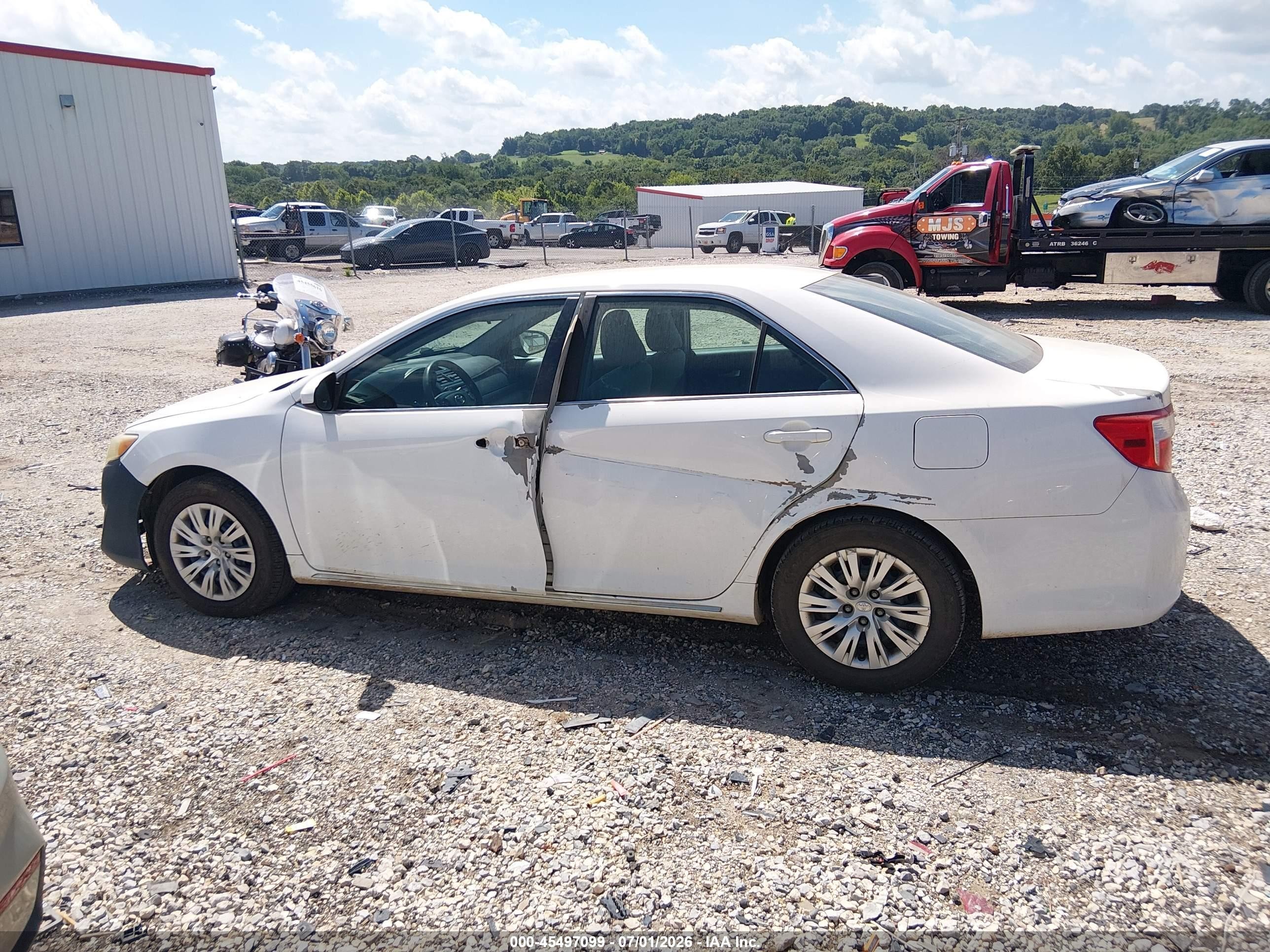 2014 Toyota Camry Le Белый vin: 4T4BF1FK1ER374382