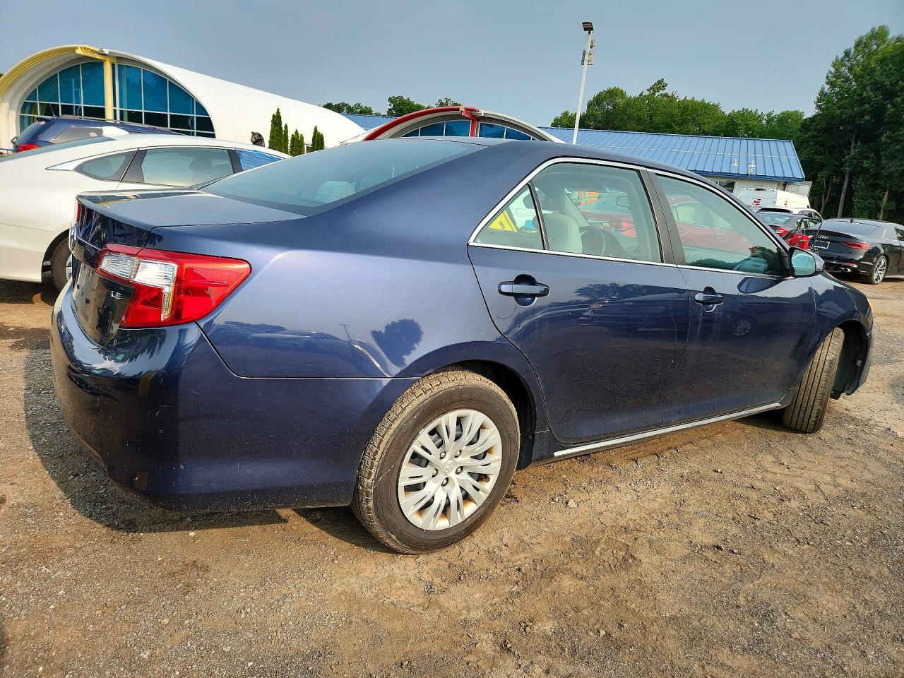 2014 Toyota Camry Le Blue vin: 4T4BF1FK1ER376102