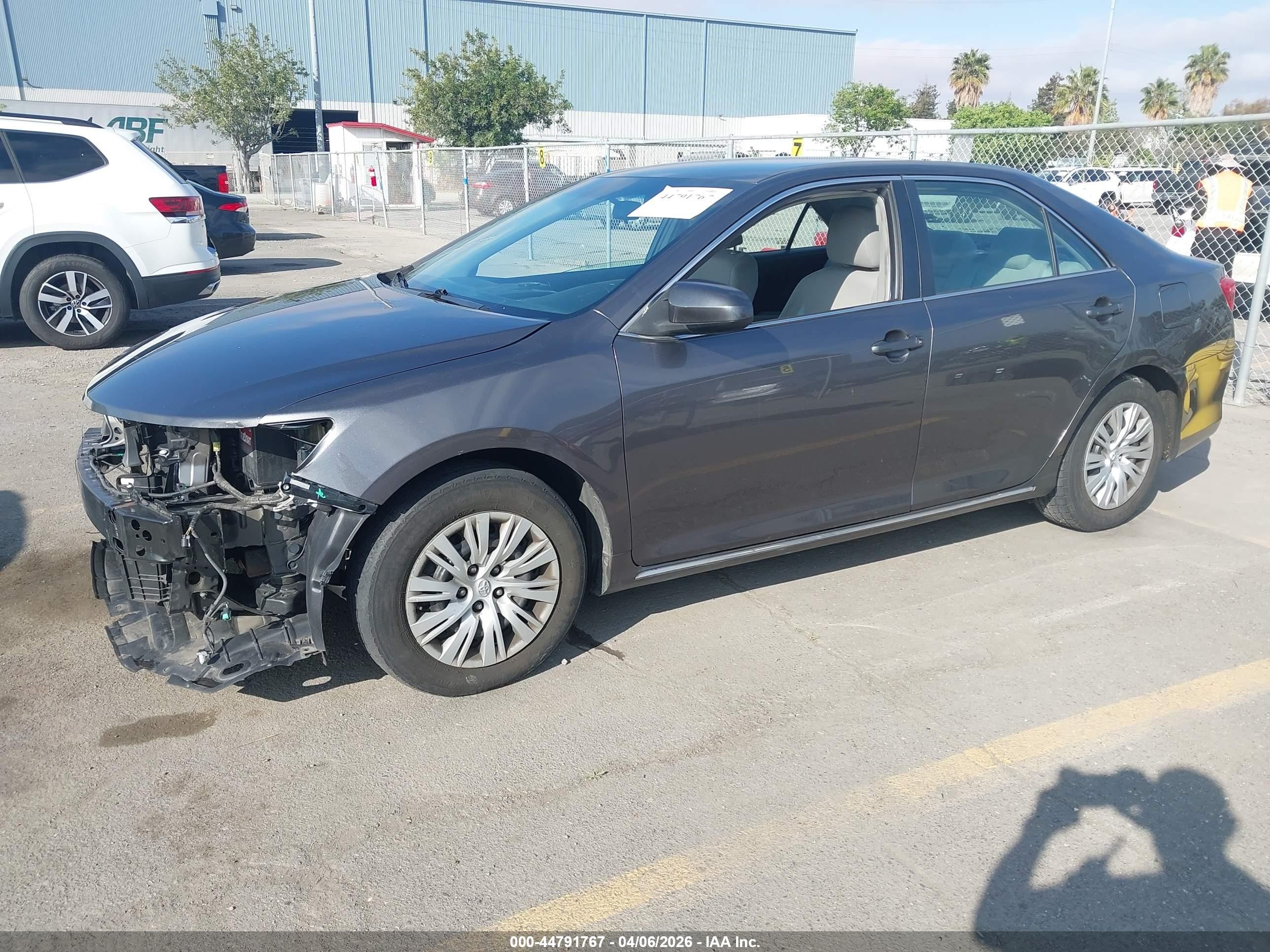 2014 Toyota Camry Le Green vin: 4T4BF1FK1ER379274