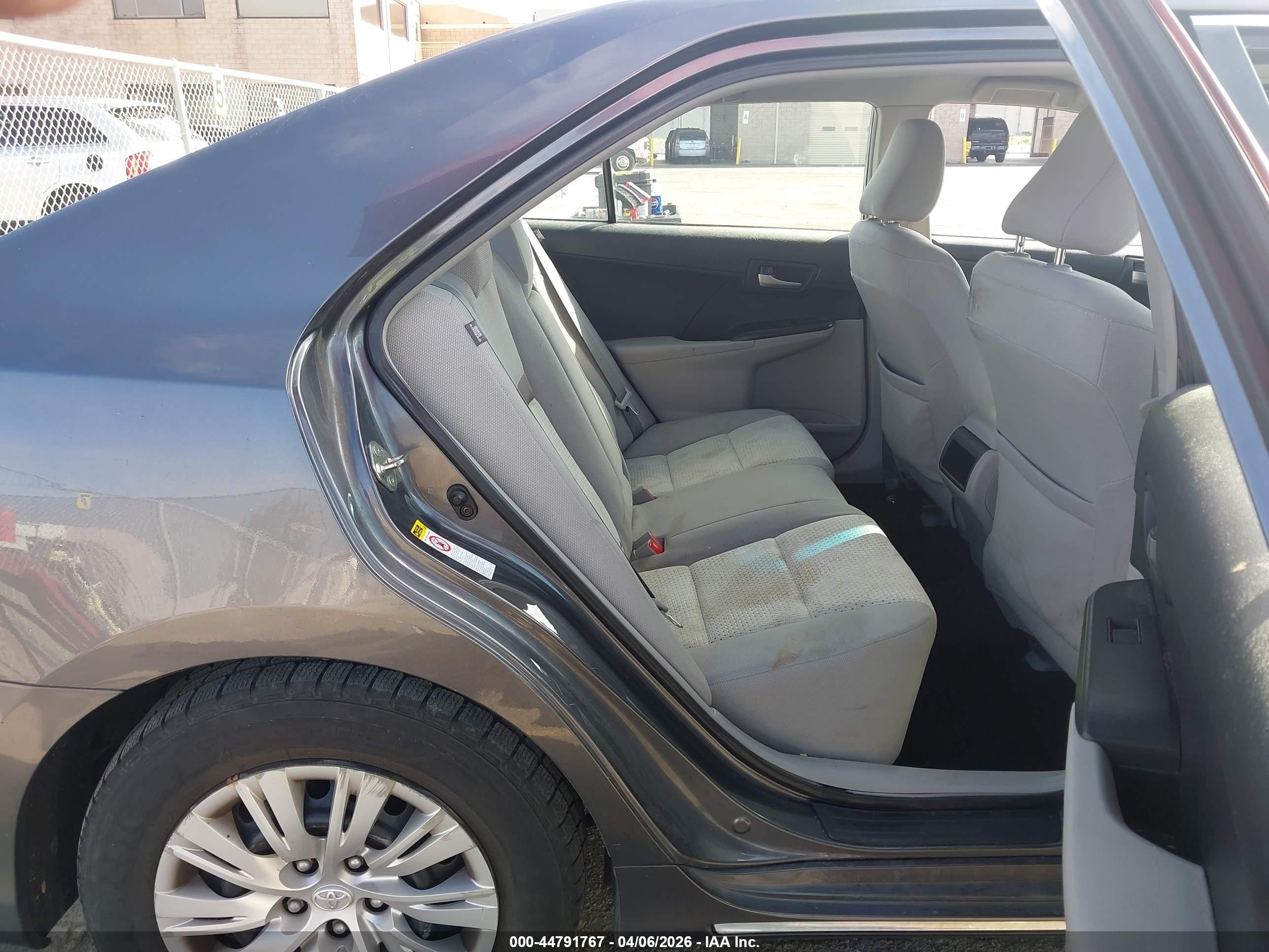 2014 Toyota Camry Le Green vin: 4T4BF1FK1ER379274