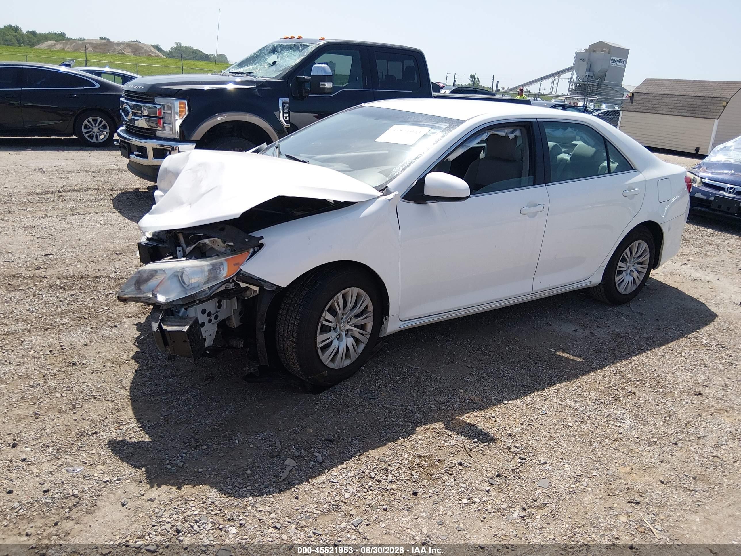2014 Toyota Camry Le White vin: 4T4BF1FK1ER412449