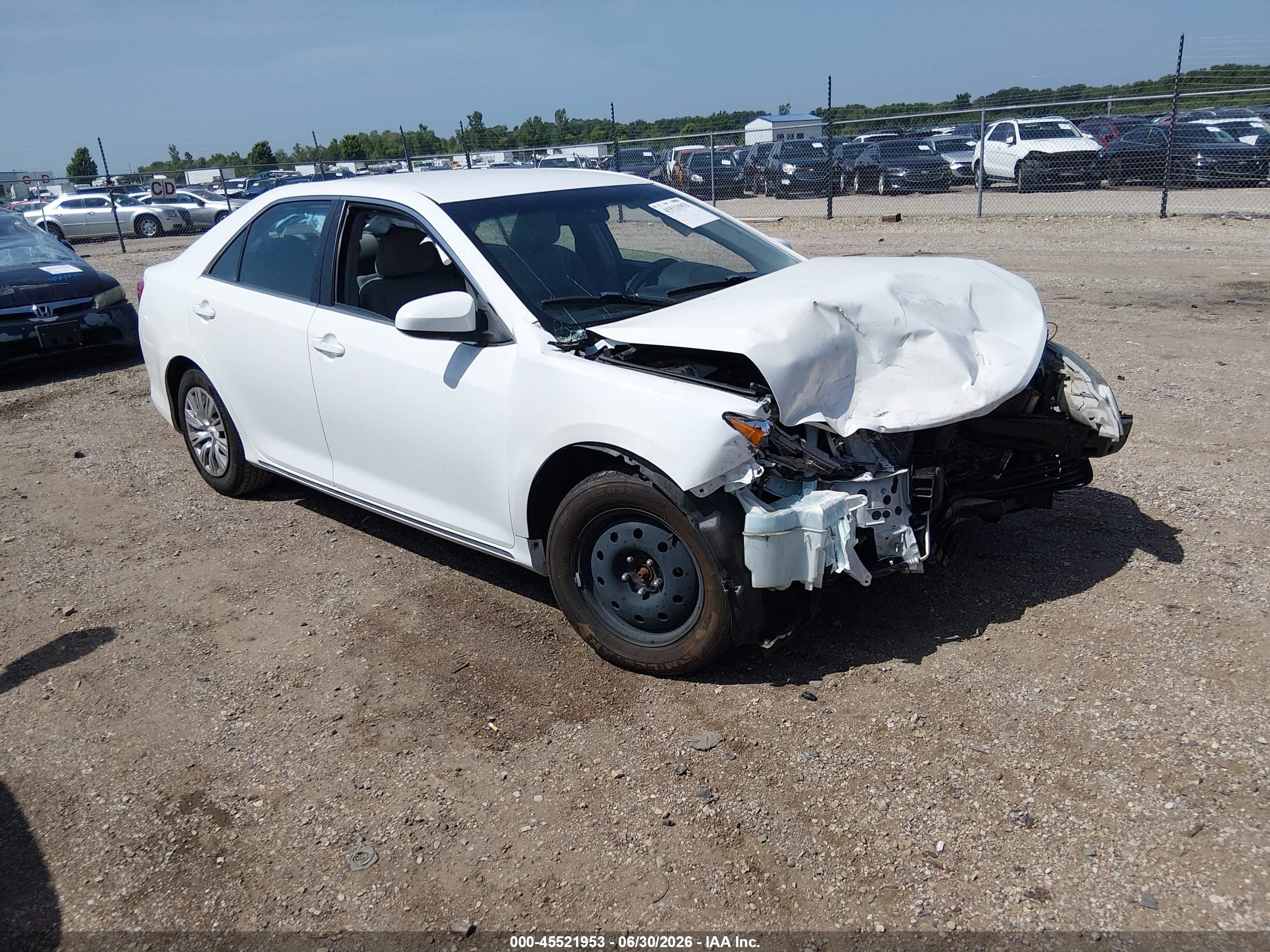 2014 Toyota Camry Le White vin: 4T4BF1FK1ER412449