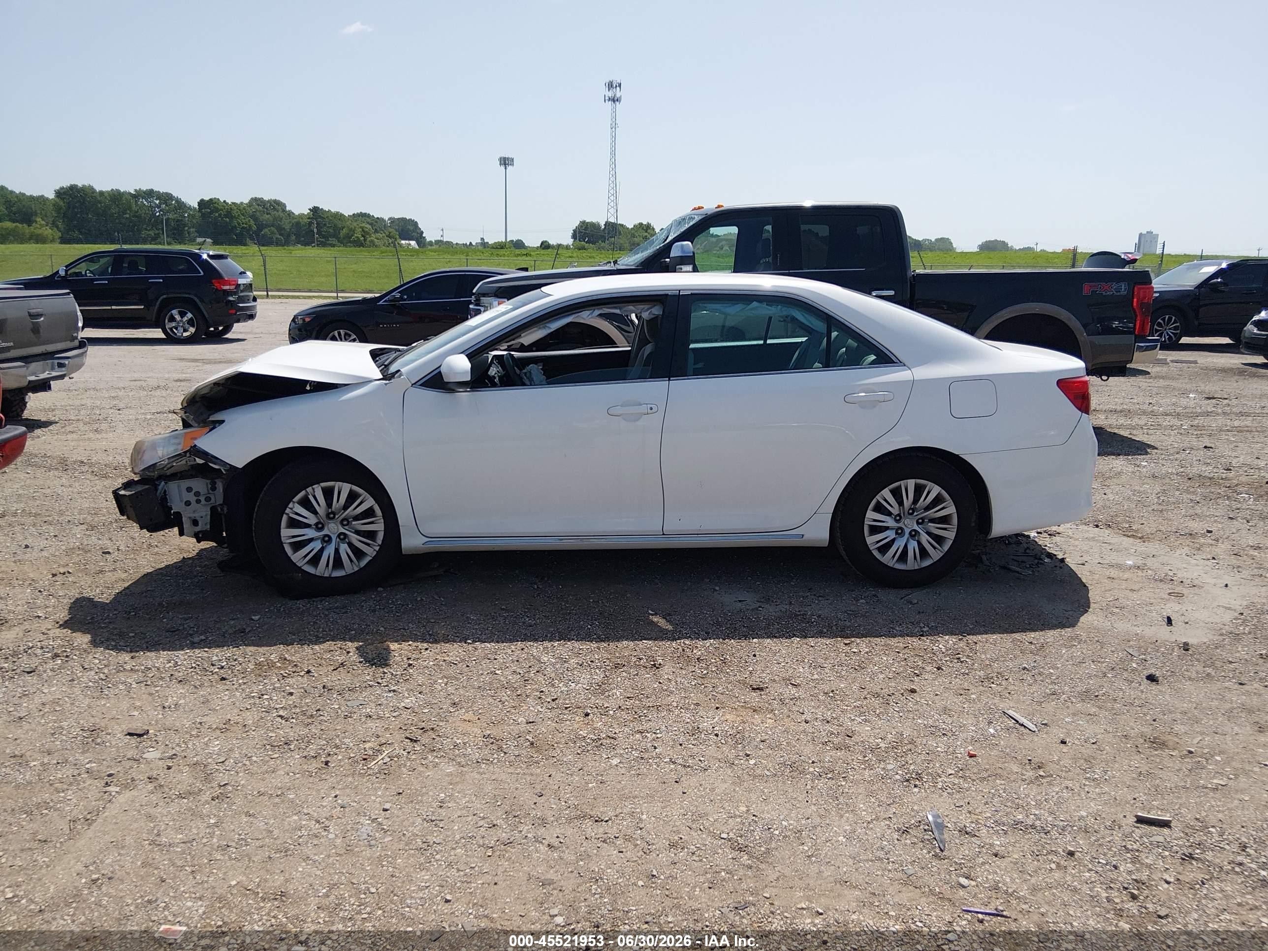 2014 Toyota Camry Le White vin: 4T4BF1FK1ER412449
