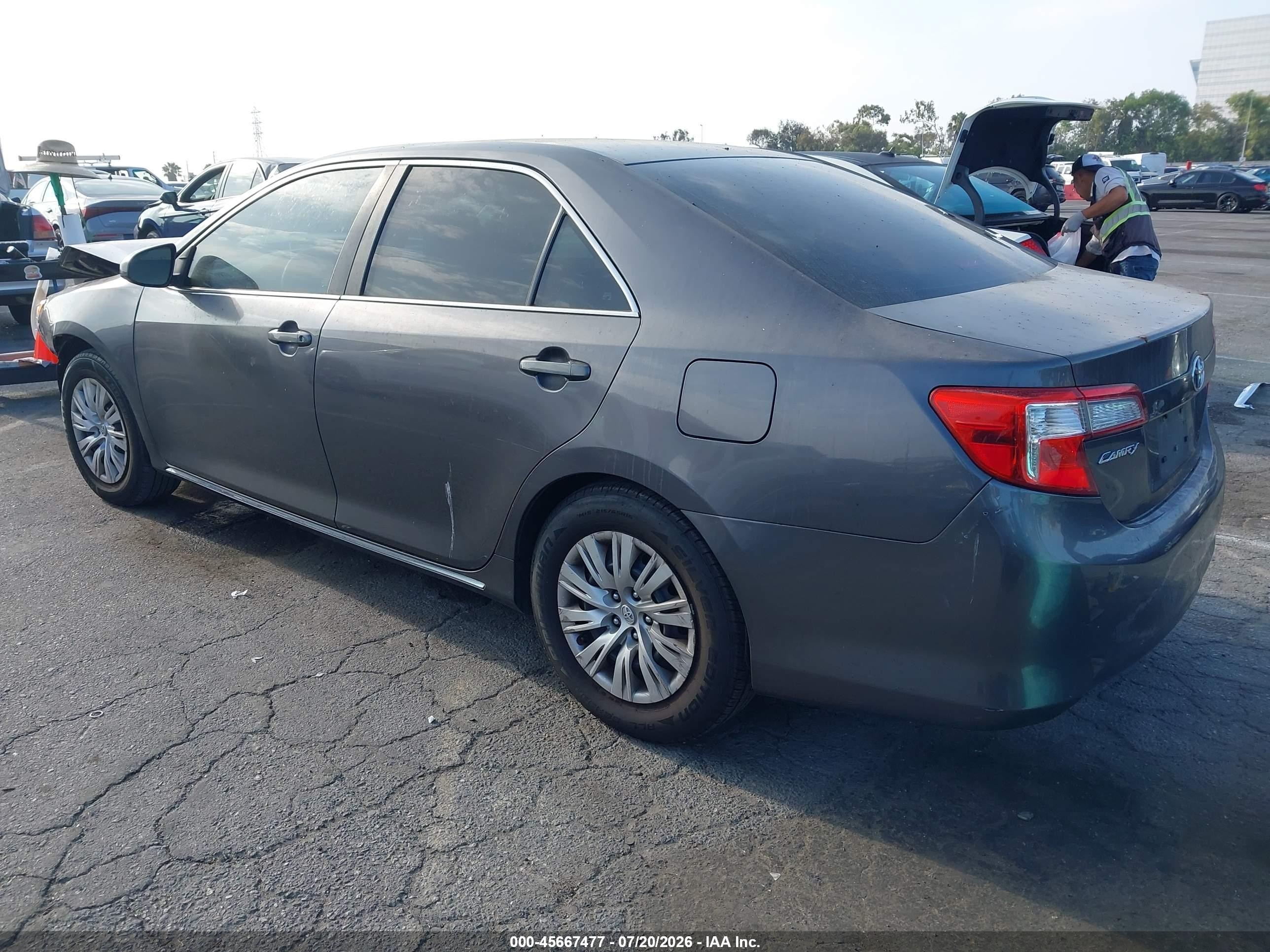 2014 Toyota Camry Le Gray vin: 4T4BF1FK1ER414458