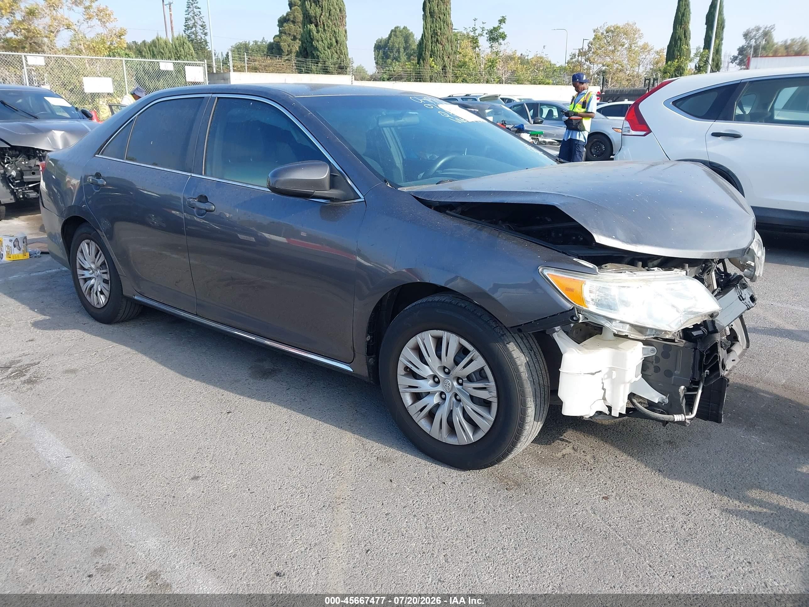 2014 Toyota Camry Le Gray vin: 4T4BF1FK1ER414458