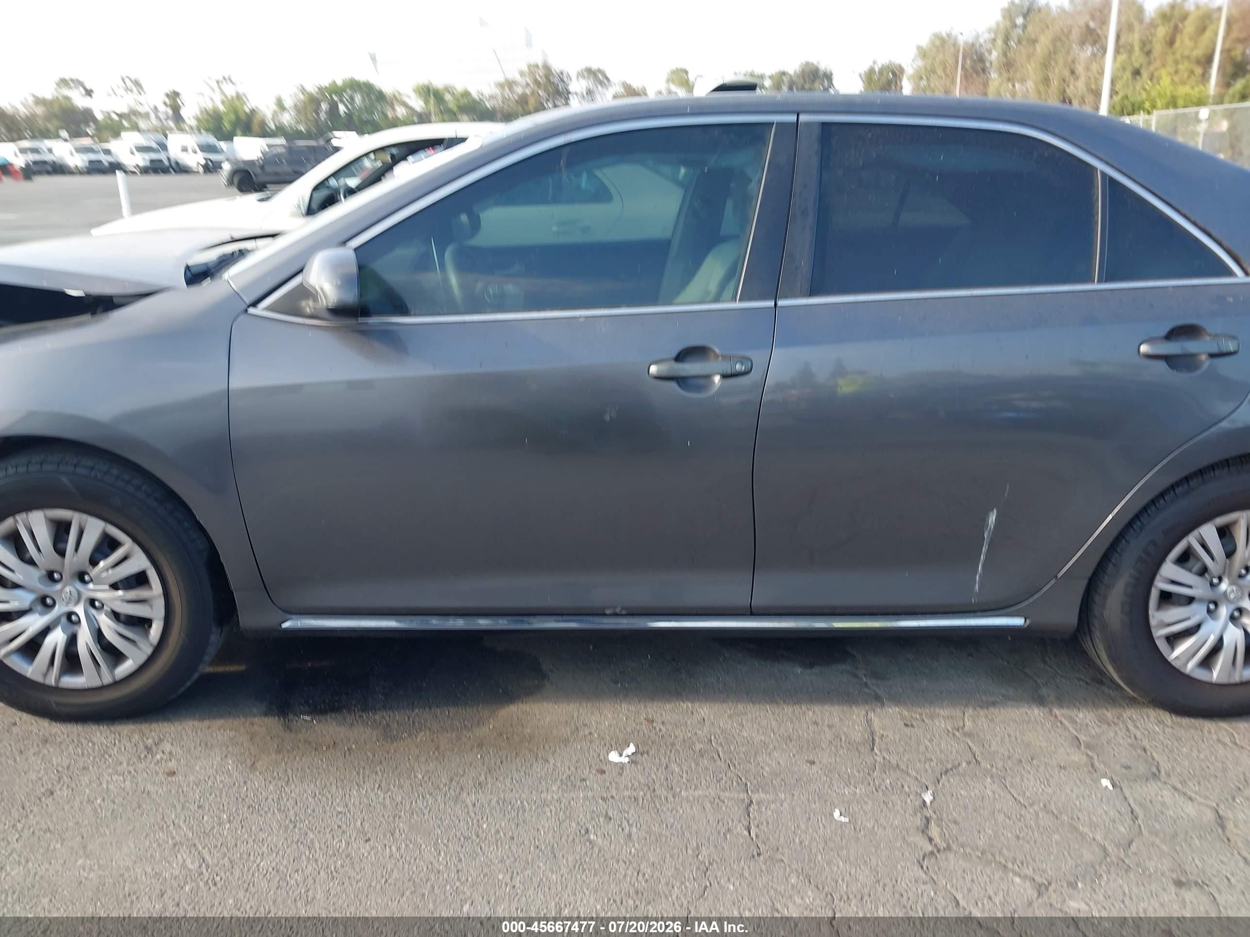 2014 Toyota Camry Le Gray vin: 4T4BF1FK1ER414458