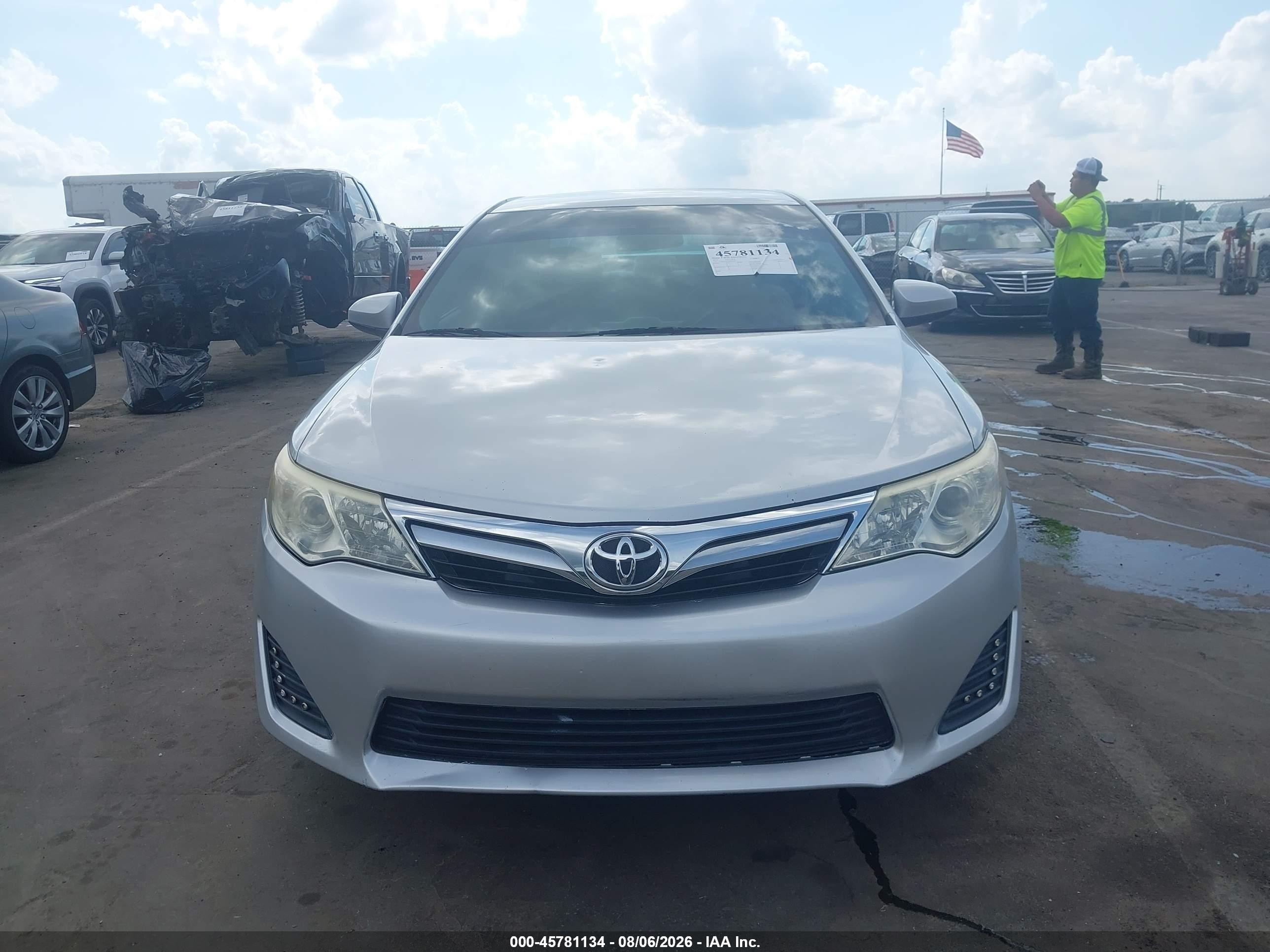 2014 Toyota Camry Le Silver vin: 4T4BF1FK1ER415643